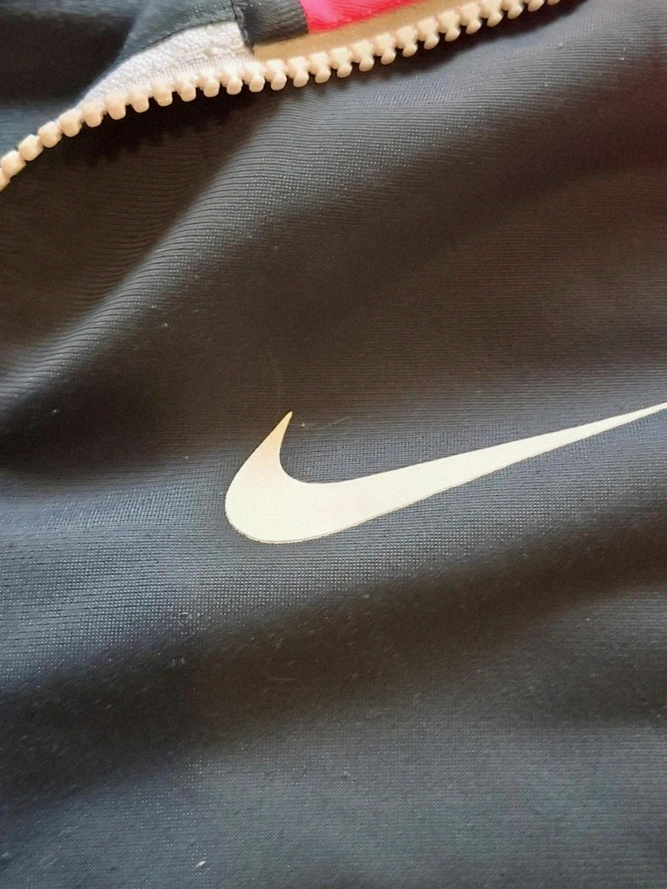 Veste Zippée de Sport Nike Rose et Gris Foncé T.S (36) – Nike – taille S / 36 / 8 4