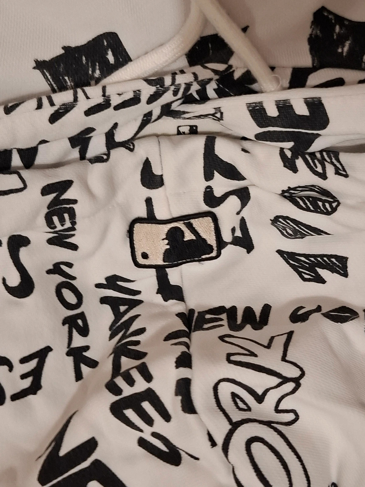 Sweat à Capuche Blanc Imprimé "MLB New York Yankees" T.XL – MLB – taille XL 3