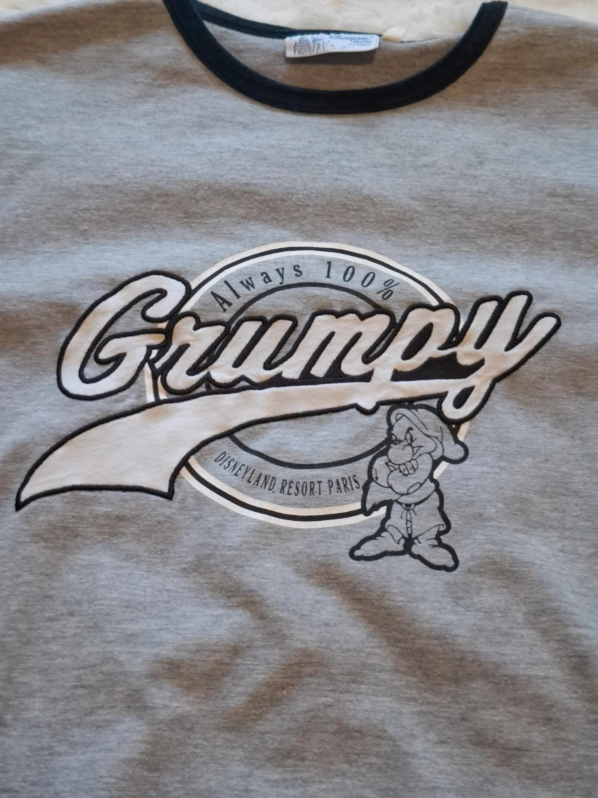 T-shirt Rétro Vintage Gris Chiné "Grumpy" Grincheux Disney Resort Paris T.L / L – Disneyland Paris – taille L 2