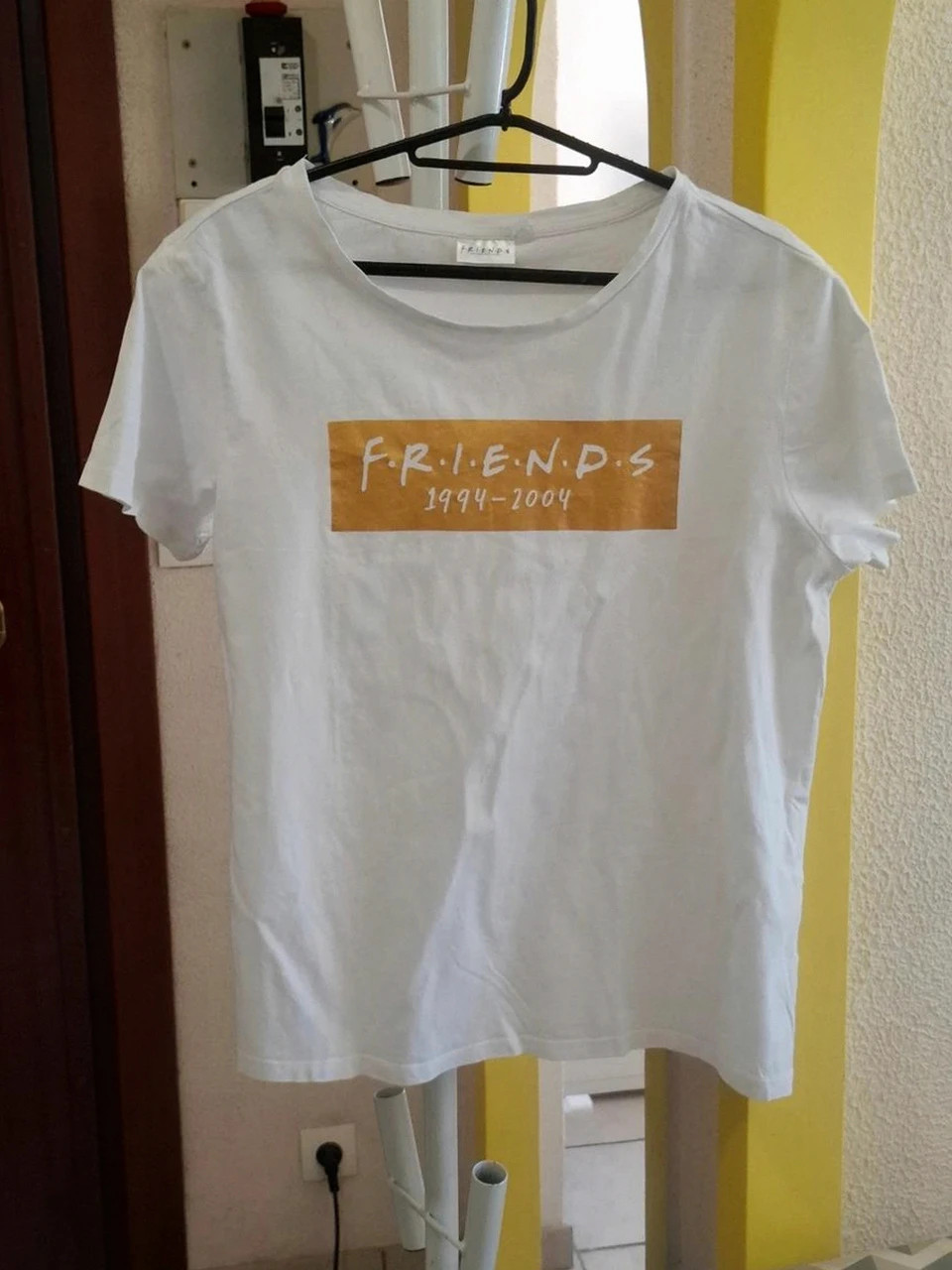 T-shirt Blanc : Friends - The Television Series - Logo Central 1994-2004 - Taille 38/40 – F.R.I.E.N.D.S – taille M / 38 / 10 2