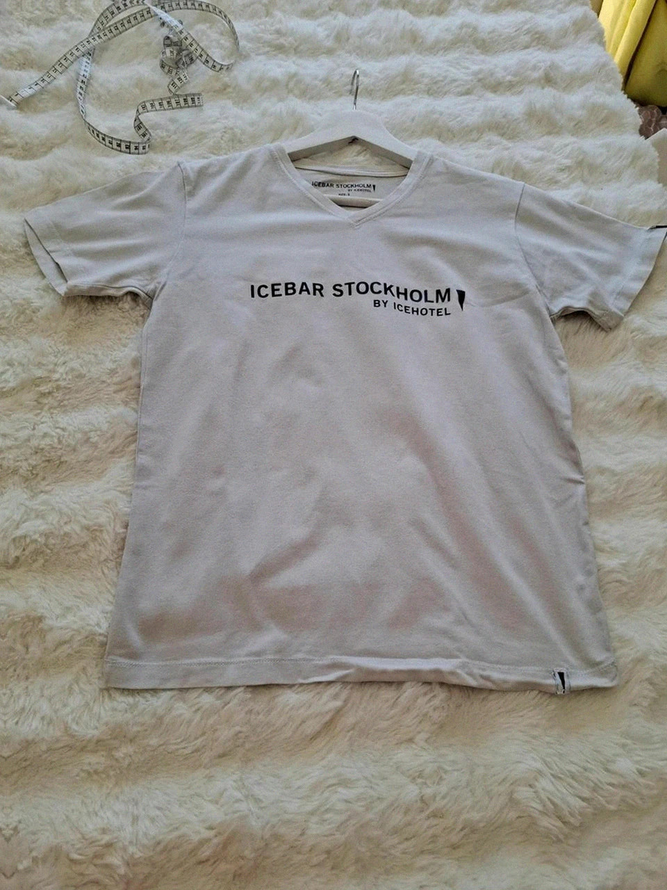 T-shirt by Icehotel Icebar Stockholm - Beige / Gris clair - Col V - Taille S