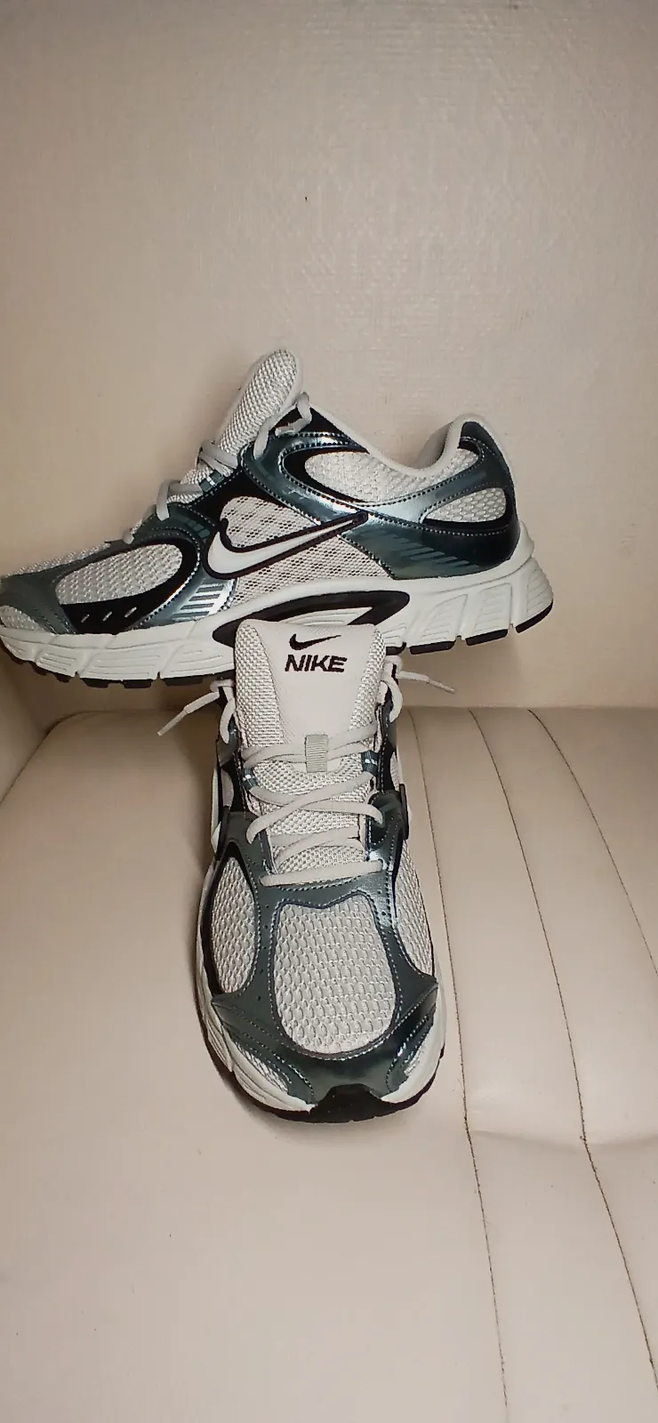 Basket Nike V5 RNR Blanches Et Bleu Métallisé  – Nike – taille EU 41 3