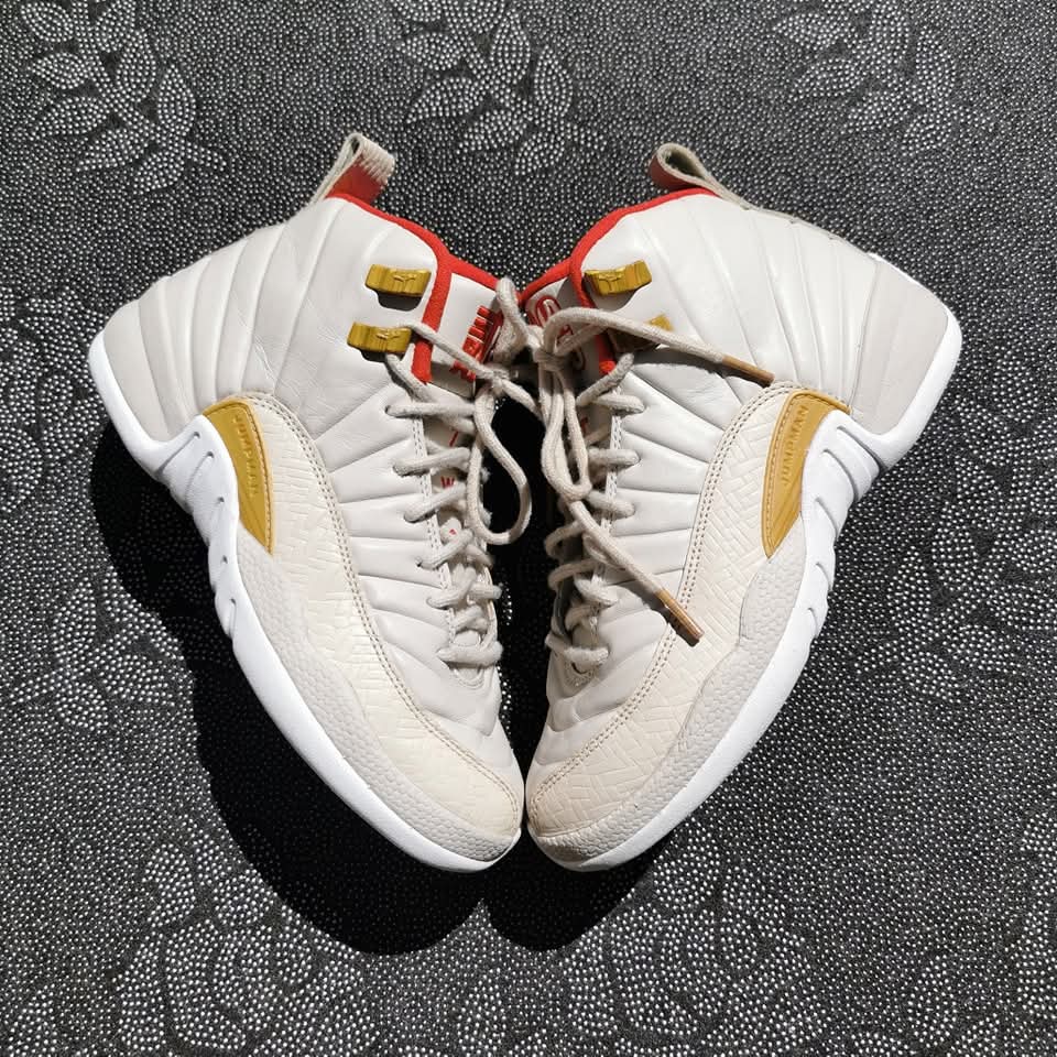 Jordan 12 Retro Weiß Gold Rot