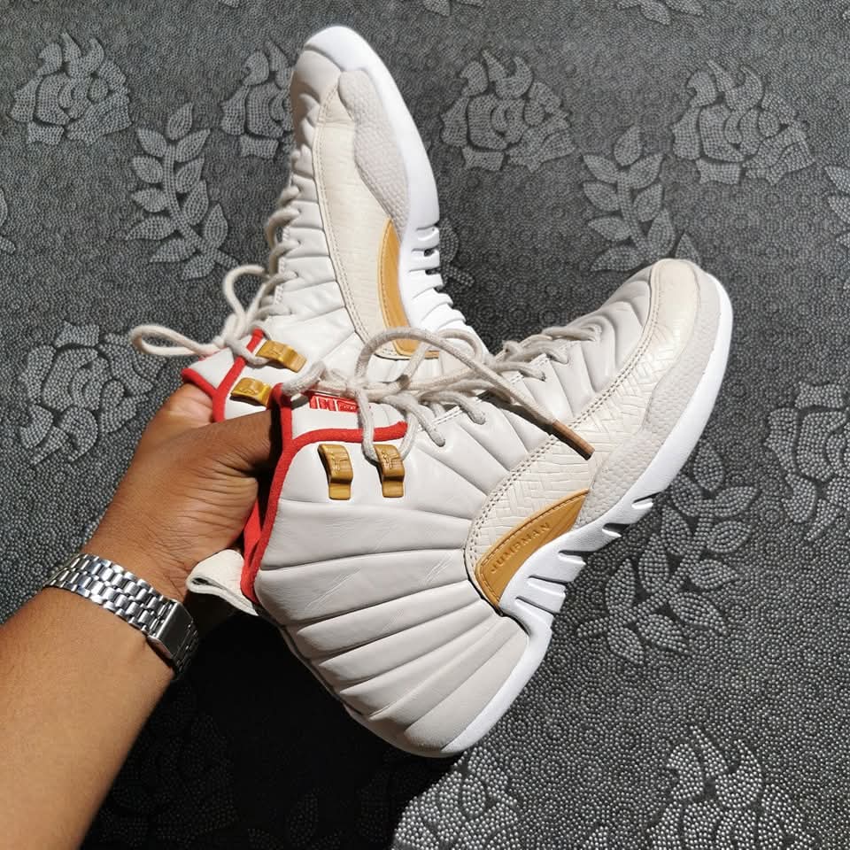 Jordan 12 Retro Weiß Gold Rot 5