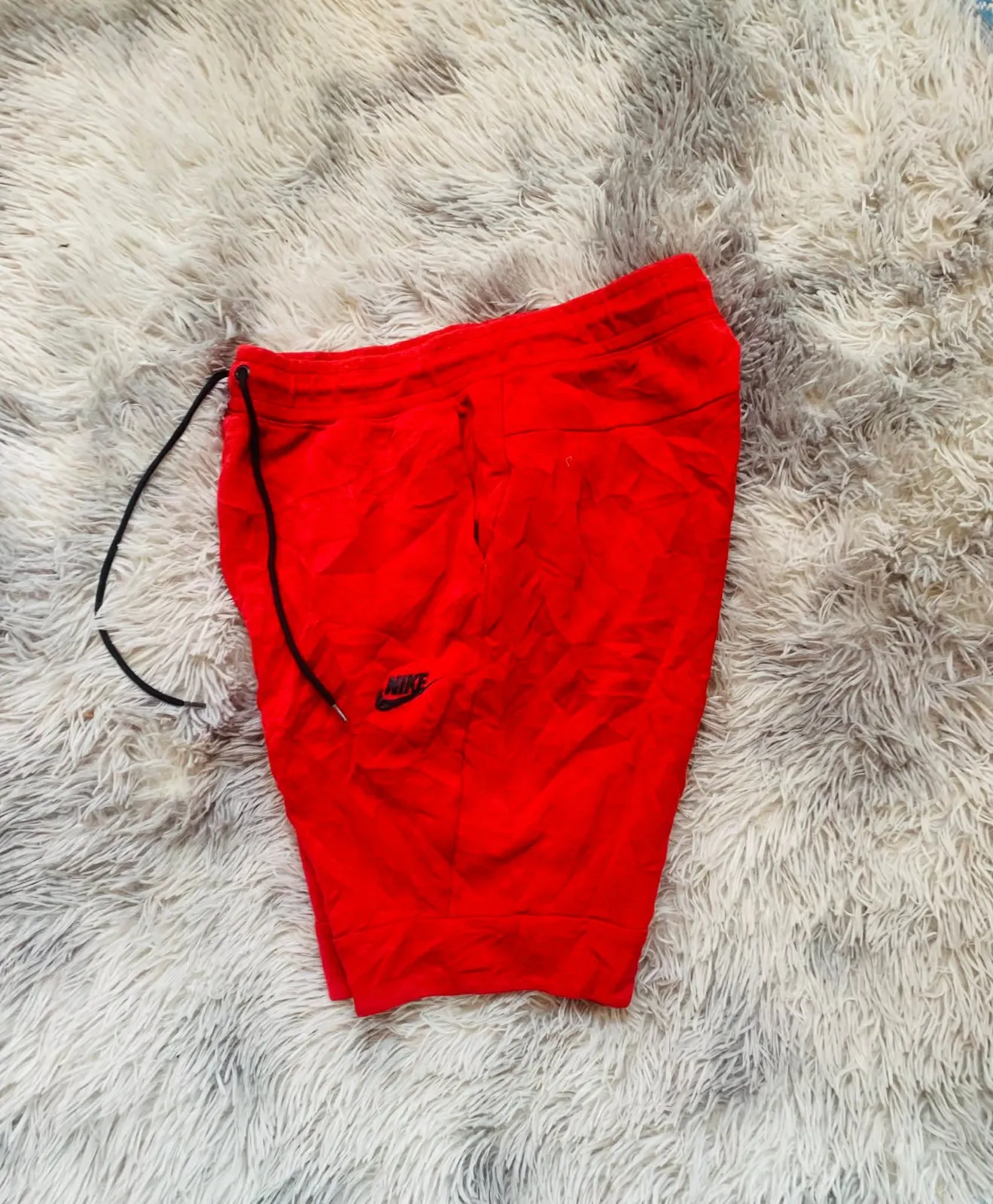Rote Shorts mit Logodetail 3