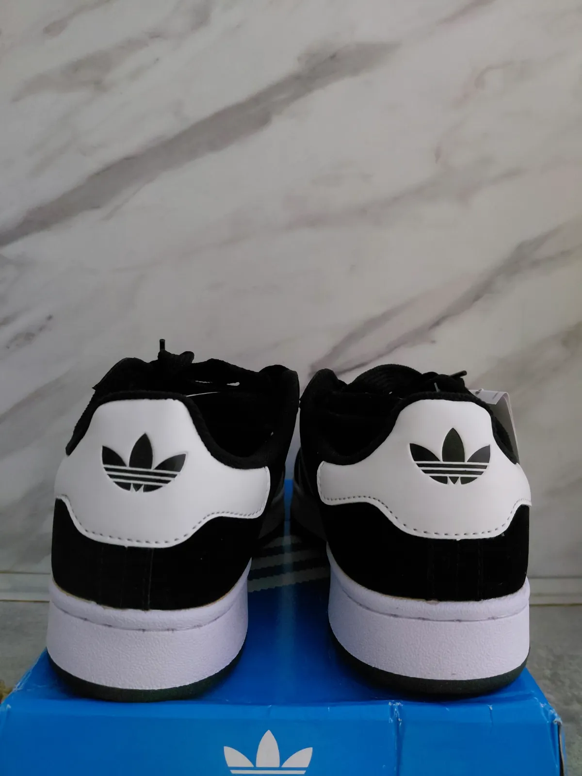Adidas Campus Noir & Blanc - Taille 42 - Neuves avec étiquette – Adidas – taille EU 42 5