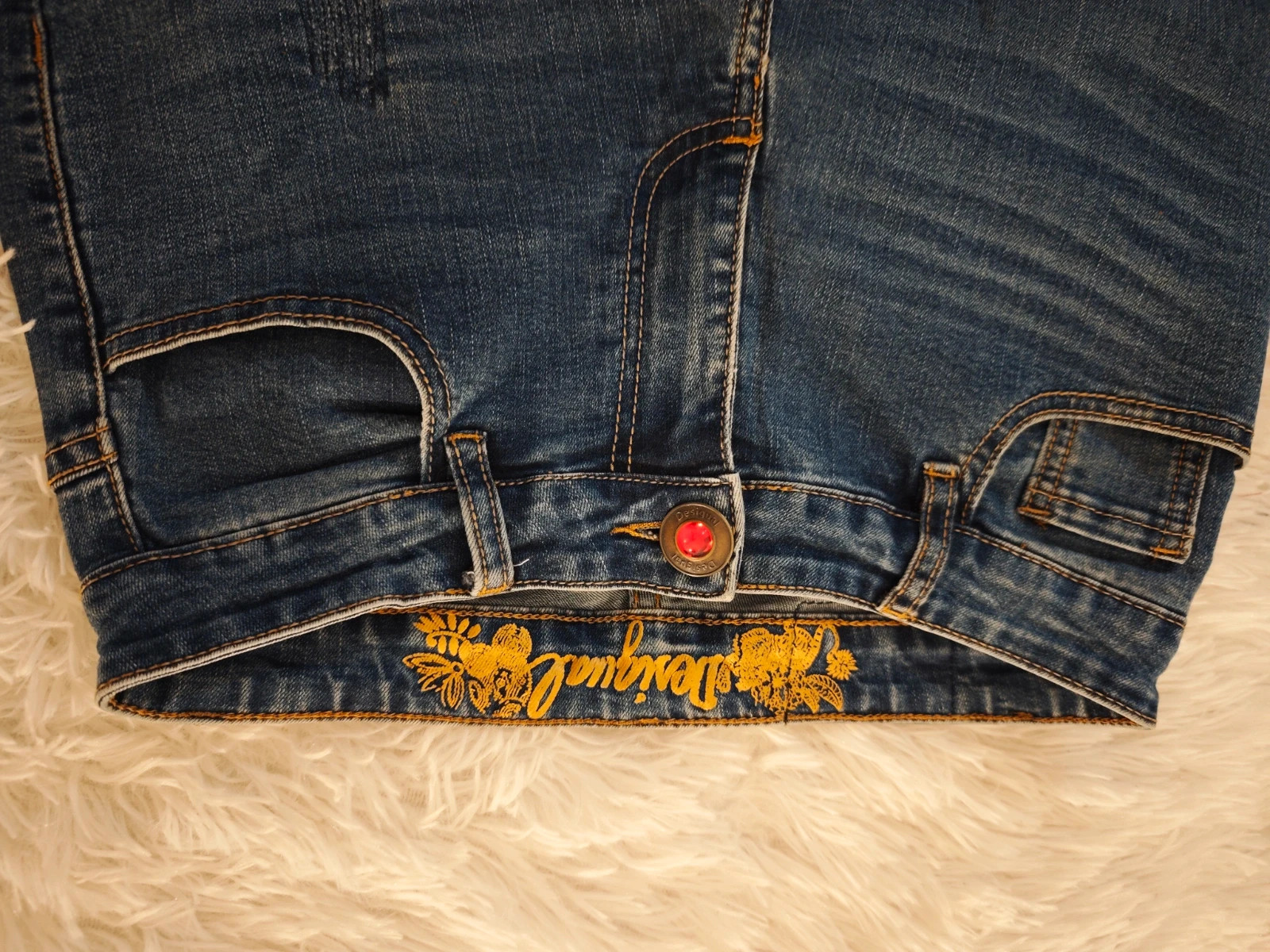 Jean femme Desigual 7/8 taille basse brodé fleurs sequins zip chevilles – Desigual – taille XXS / 32 / 4 4