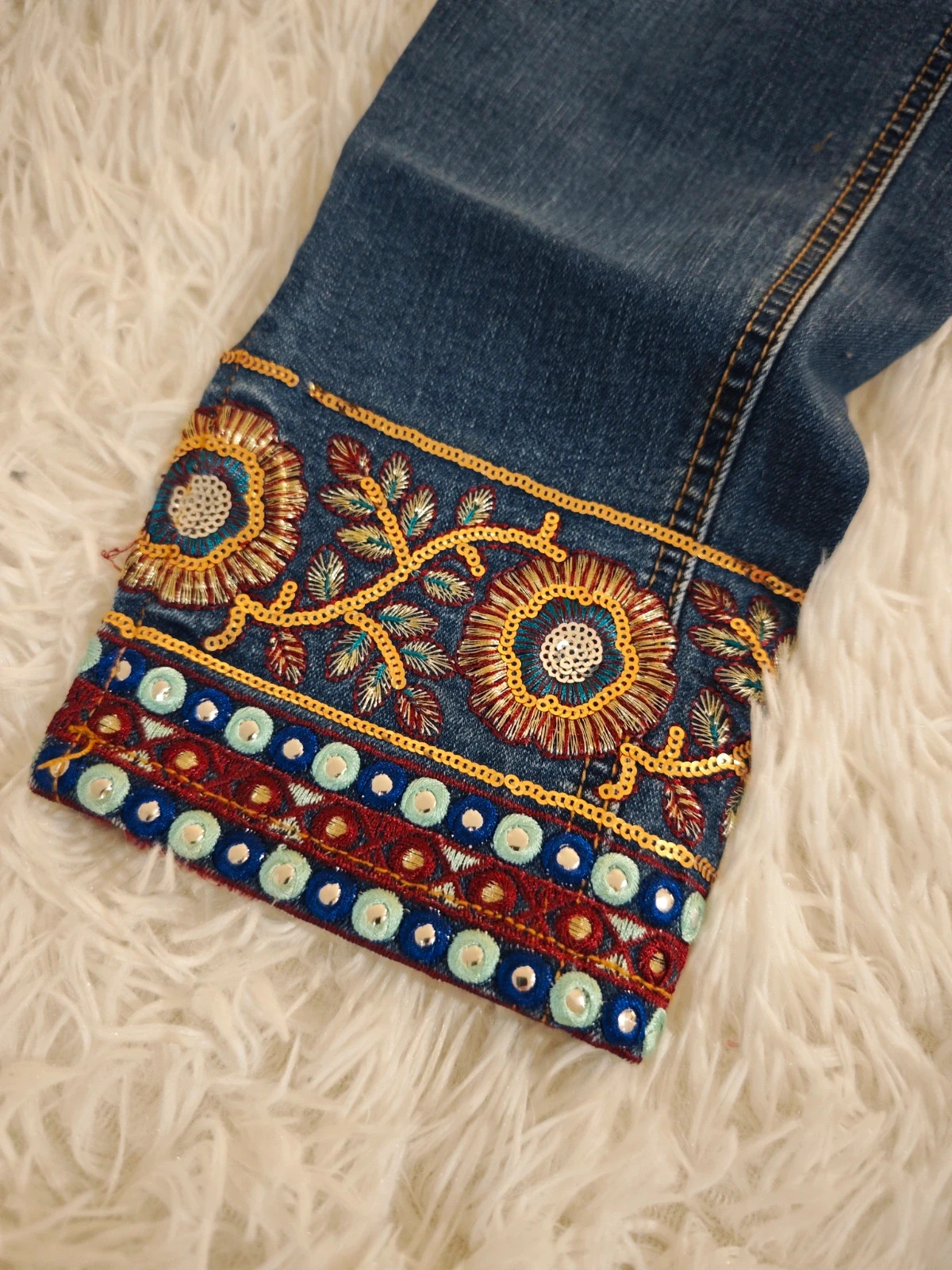 Jean femme Desigual 7/8 taille basse brodé fleurs sequins zip chevilles – Desigual – taille XXS / 32 / 4 2