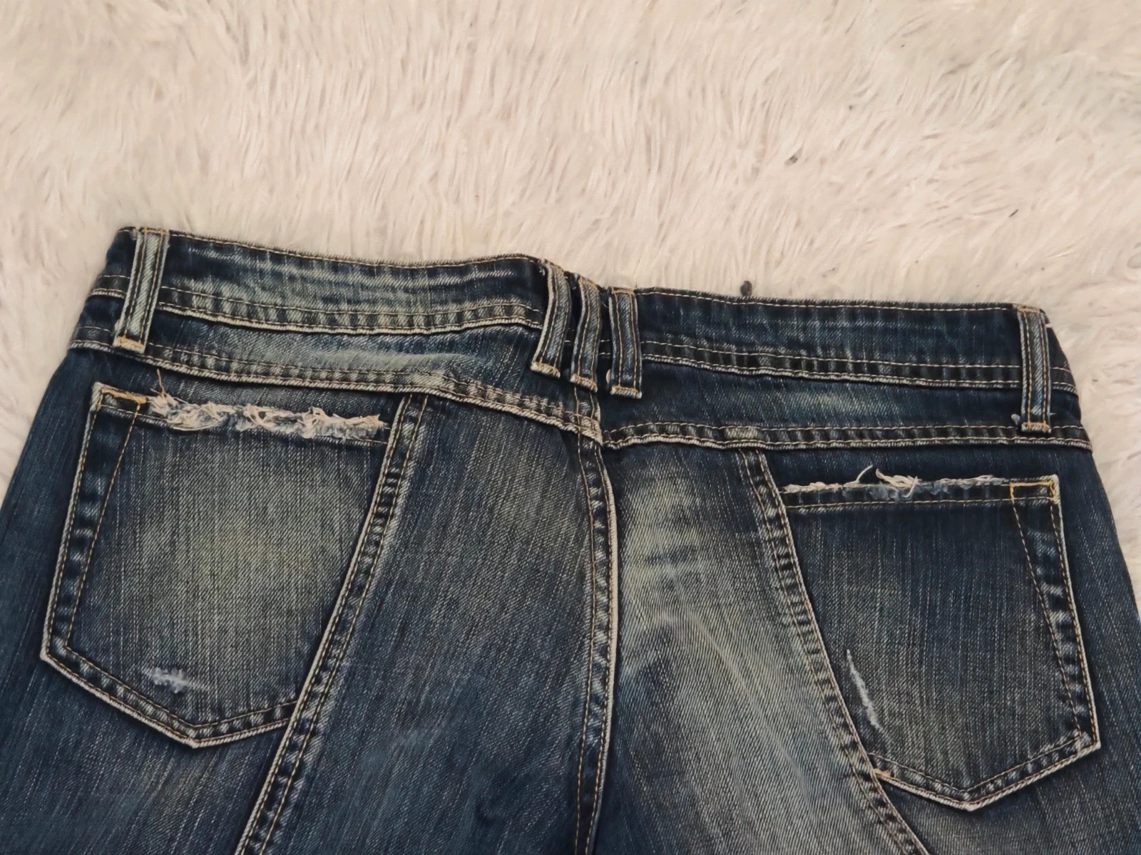 Jean femme vintage Y2K coupe très légèrement évasée effet destroy – P&Y – taille S / 36 / 8 5