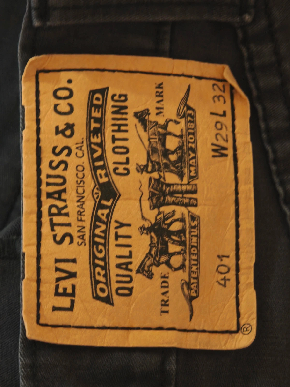 Levi’s 401 gris anthracite