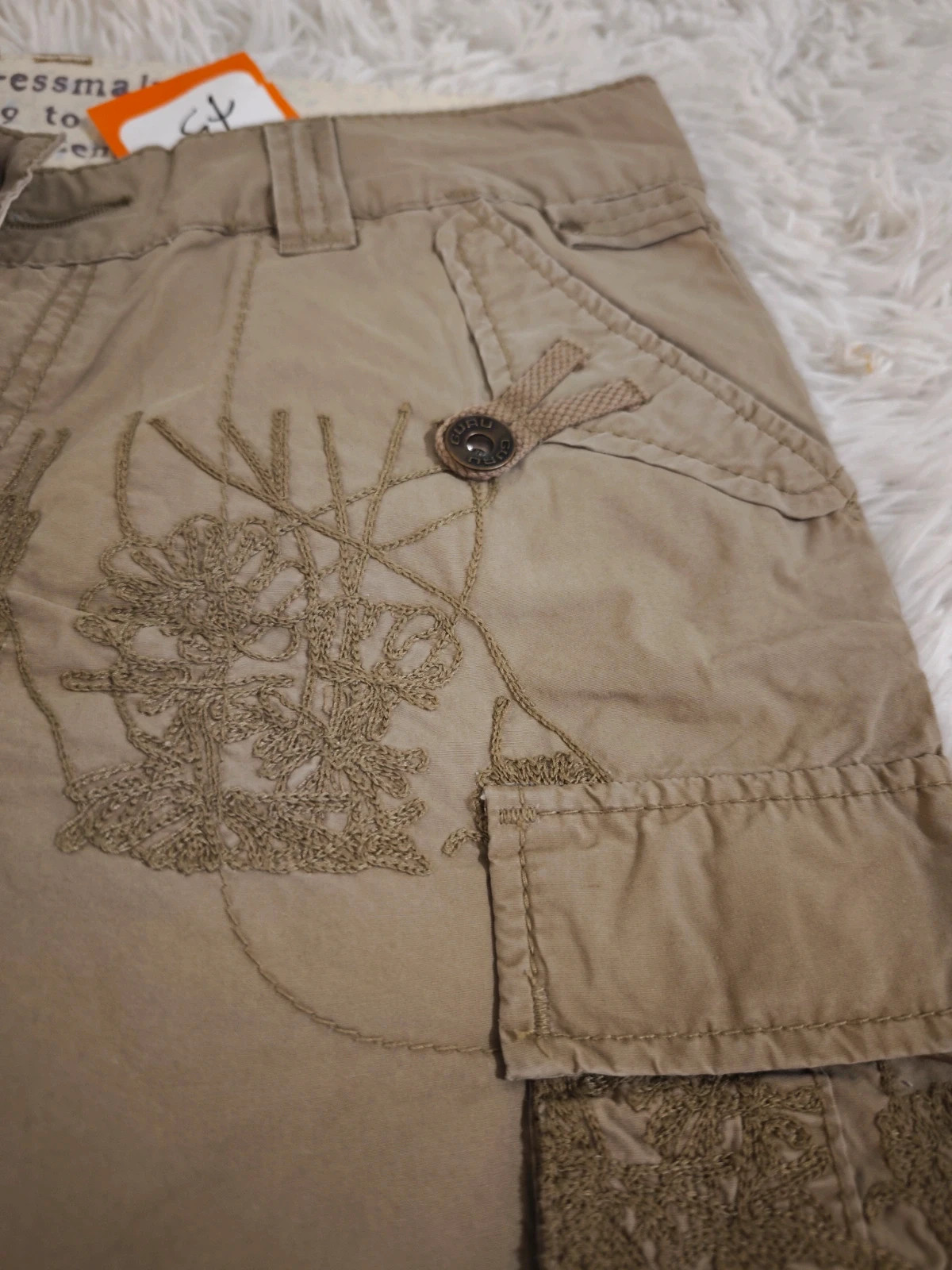 Pantacourt cargo brodé GURU – Années 2000 – Guru – taille M / 38 / 10 3