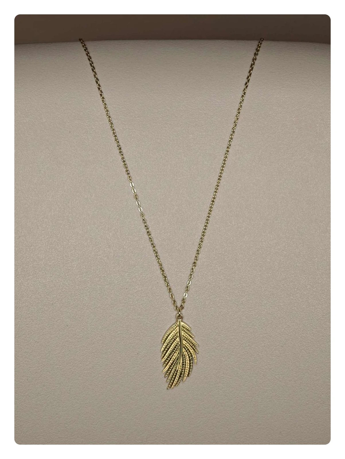 Collier en acier inoxydable doré pendentif plume minimaliste fin 3