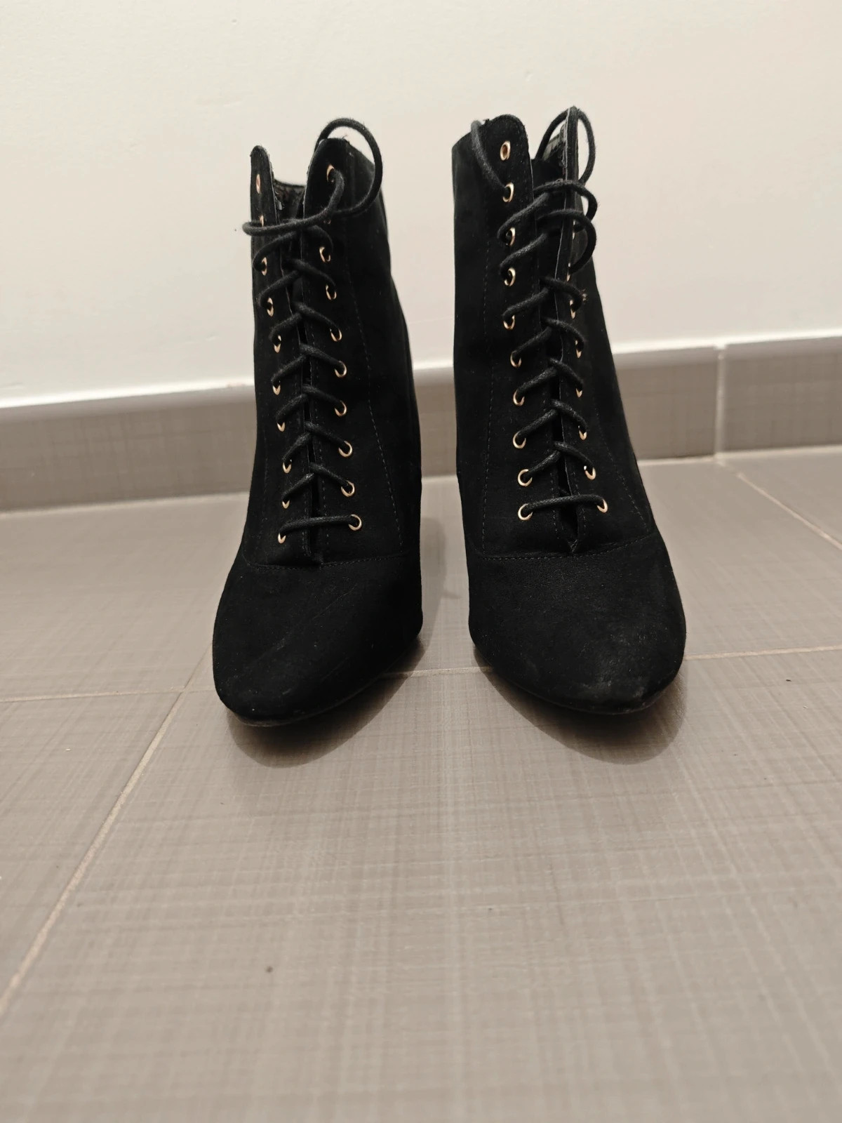 Bottines talon aiguille noires effet daim lacets dorés – New Look Wide Fit – pointure 40 – New Look – taille 40 3