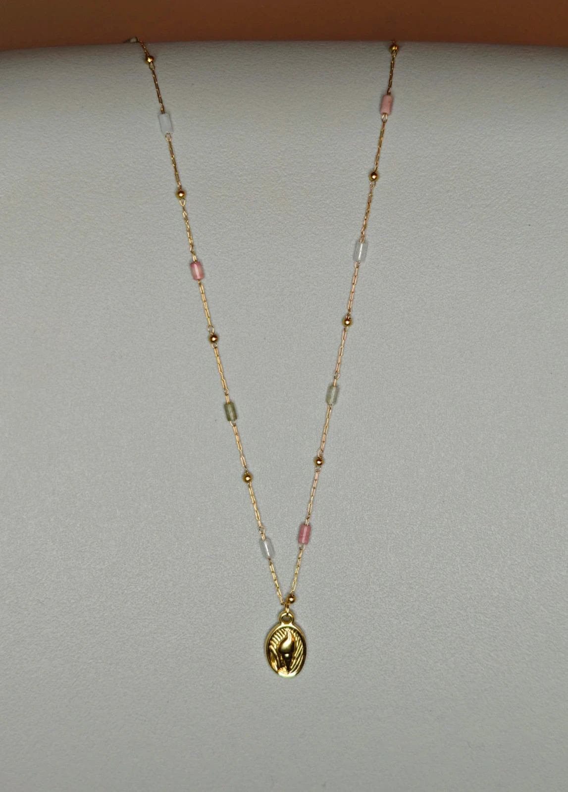 Collier acier inoxydable doré pendentif Coquillage & perles pastels 3