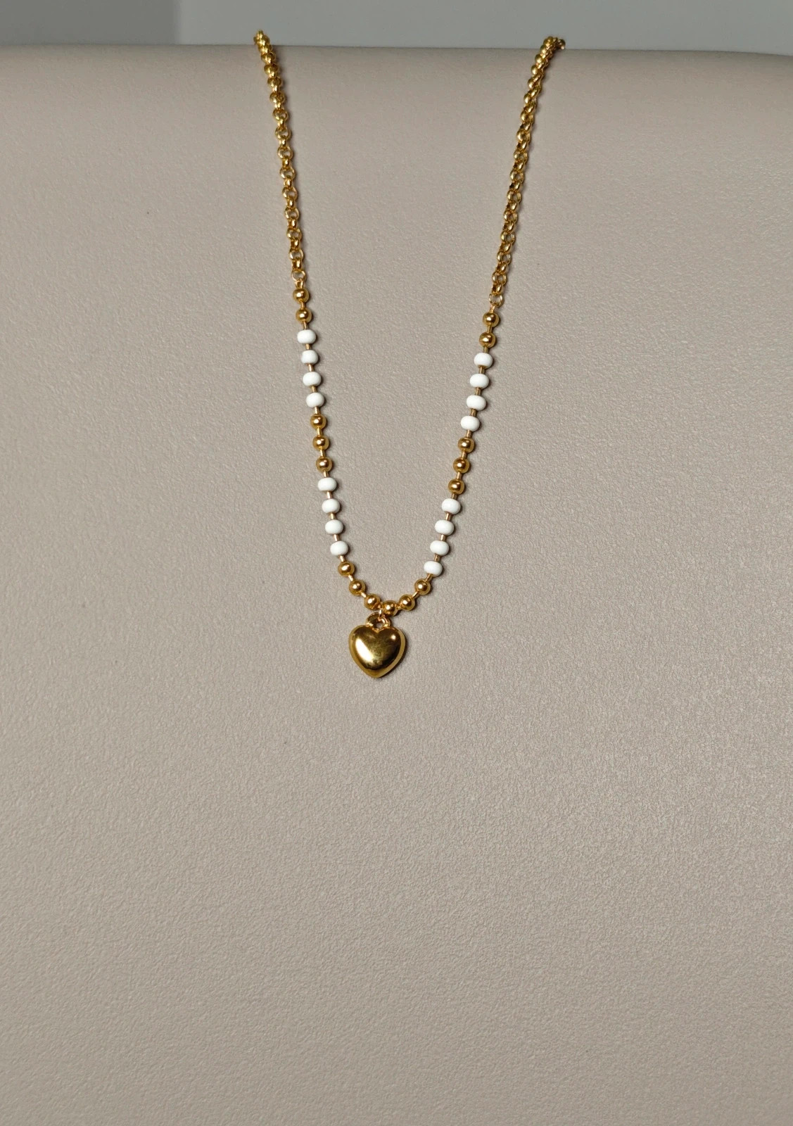 Collier doré en acier inoxydable pendentif cœur doré perles blanches 3