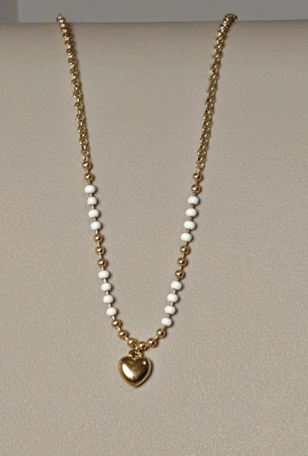 Collier doré en acier inoxydable pendentif cœur doré perles blanches 4