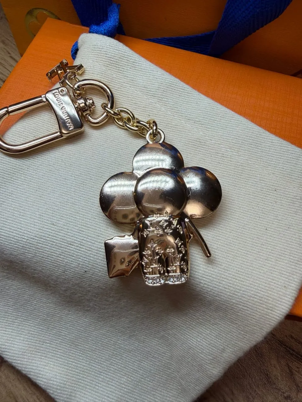 Porte-clés bijou ours fleuri doré 5
