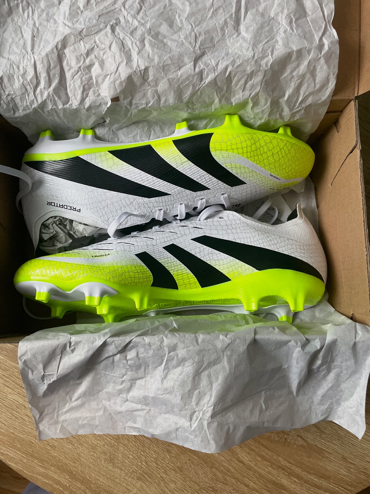 CRAMPON PREDATOR PRO – Adidas – taille EU 43 2
