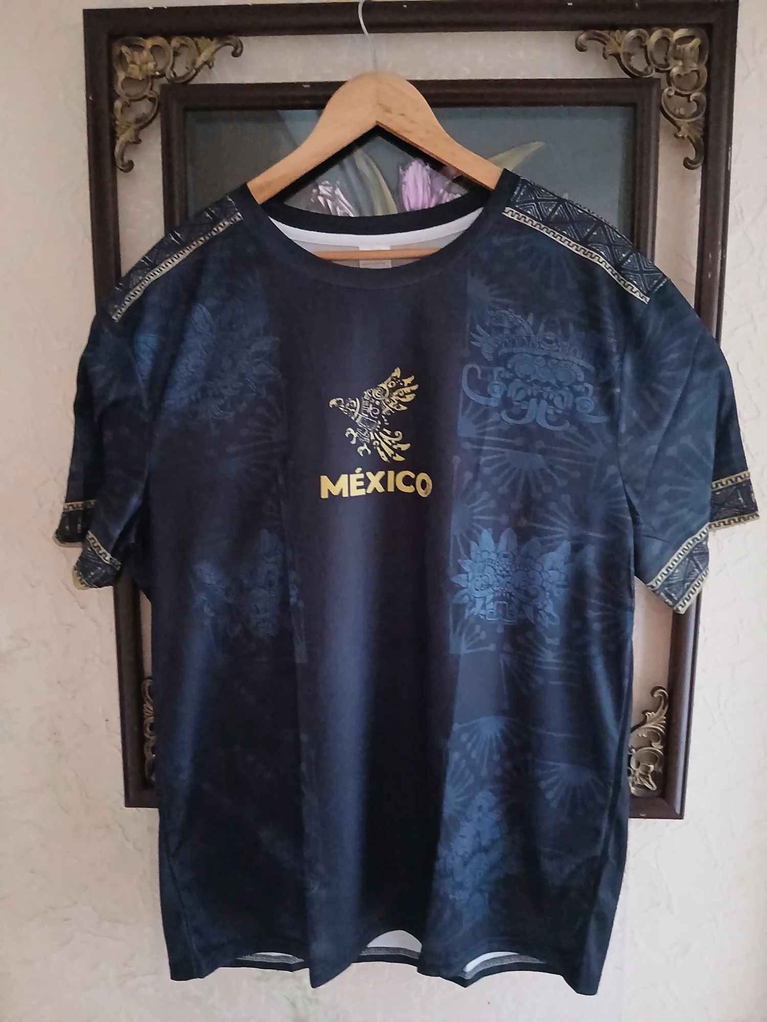 T-shirt noir et doré México à motifs aztèques