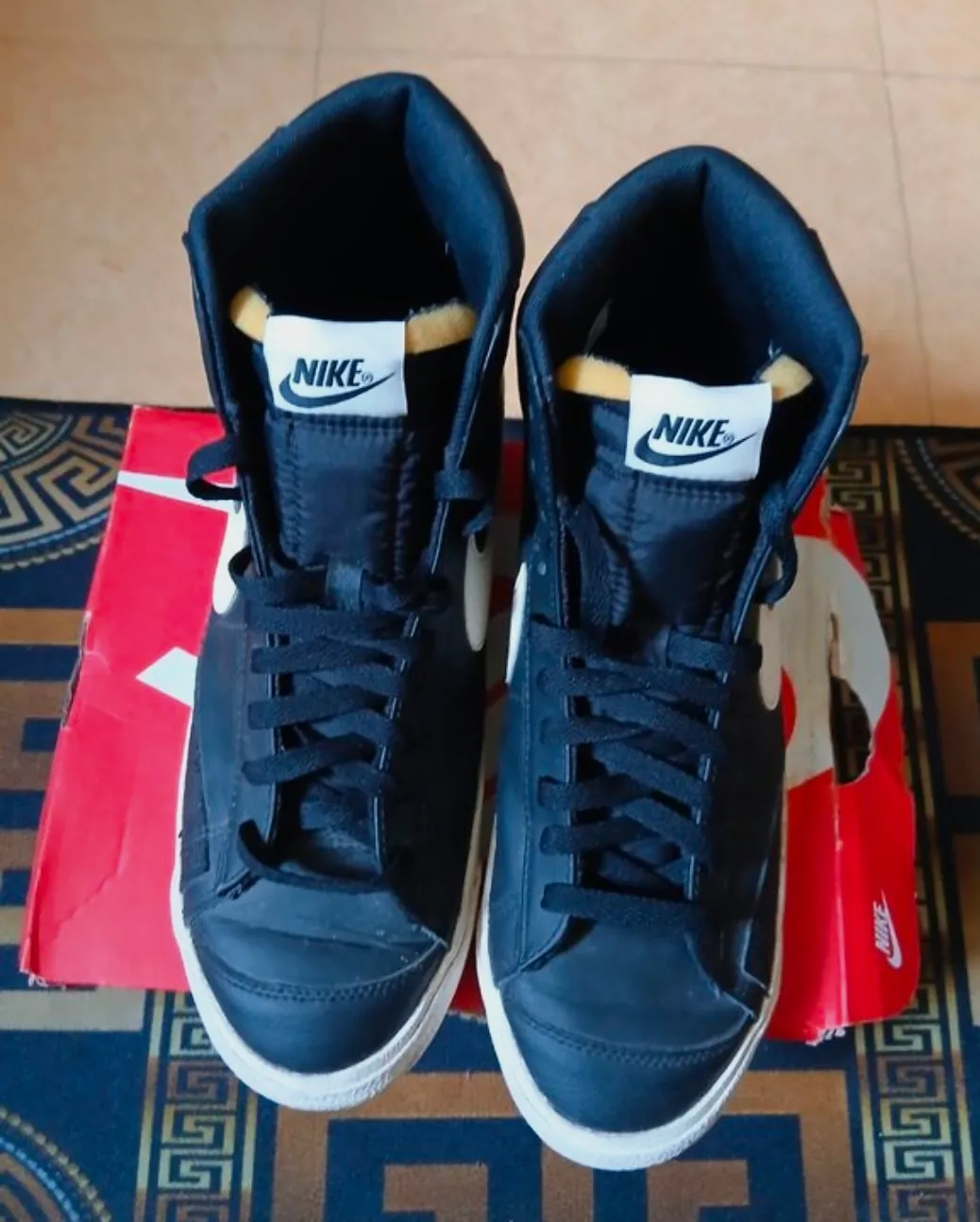 Sneakers montantes Nike Blazer Mid noires et tartan – Nike – taille EU 44 2