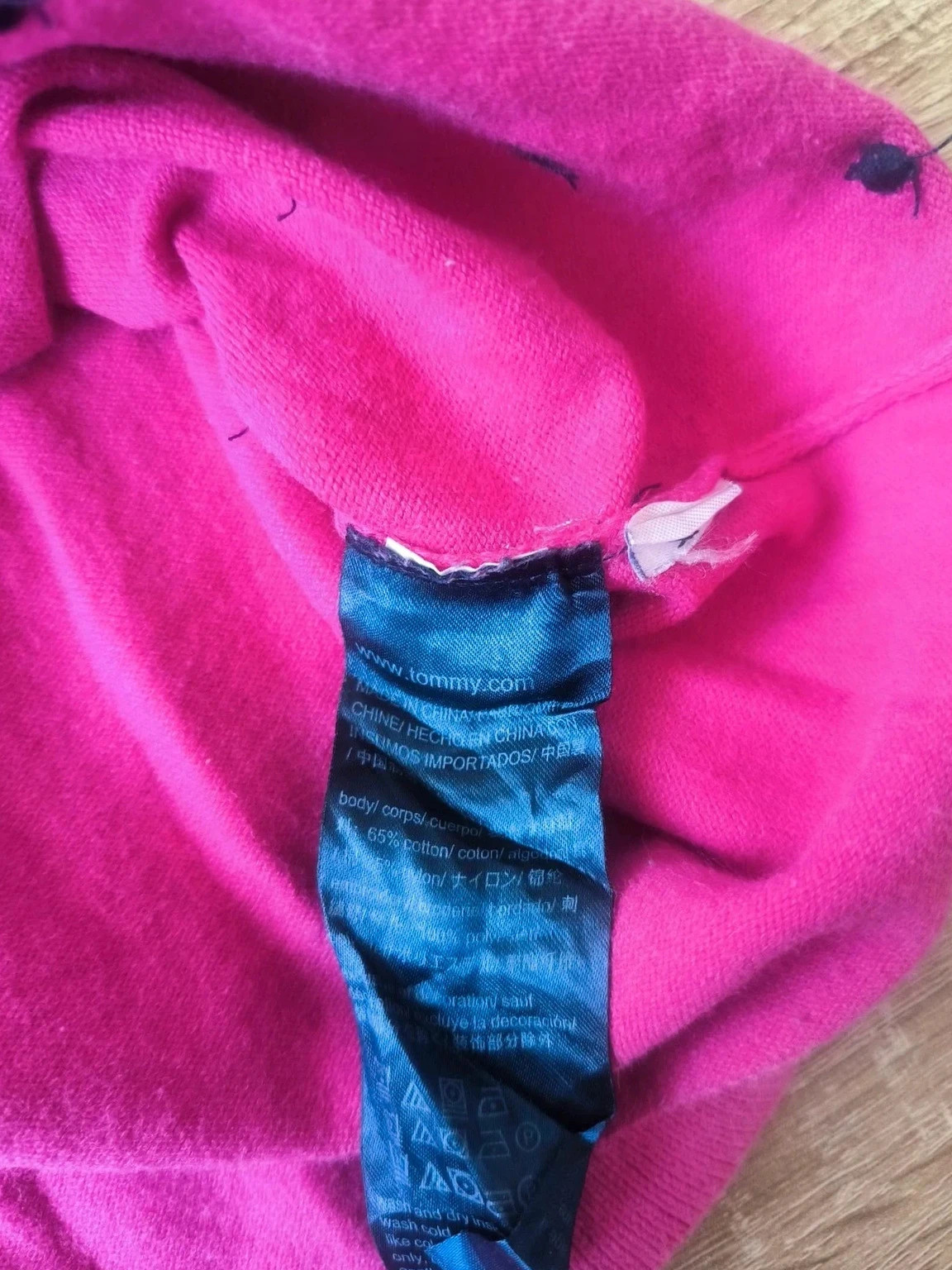 Pull col V rose fuchsia à pois noirs Tommy Hilfiger – Taille M – Tommy Hilfiger – taille M / 38 / 10 4