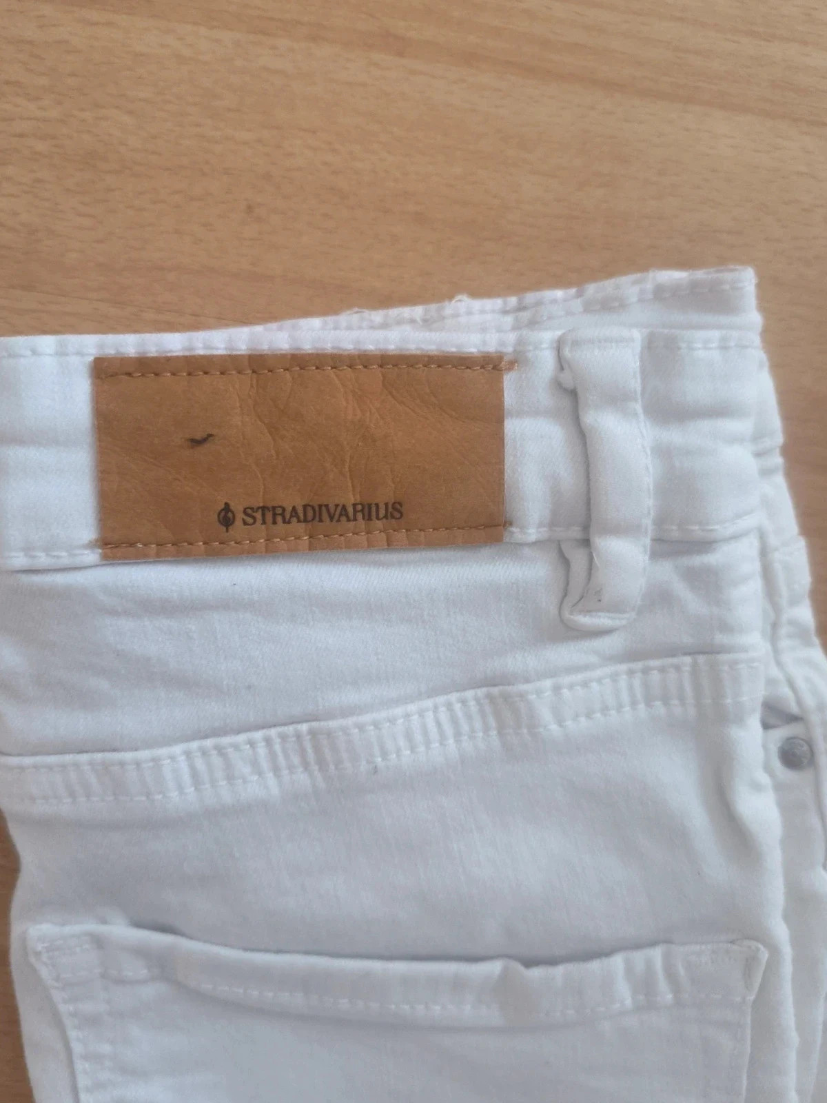 Jean skinny Stradivarius taille haute blanc – Taille 36 – Très bon état