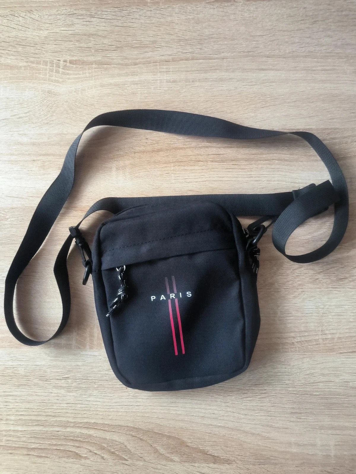 Sacoche Bandoulière Noire "PARIS" Sac / Pochette Bandoulière Unisexe