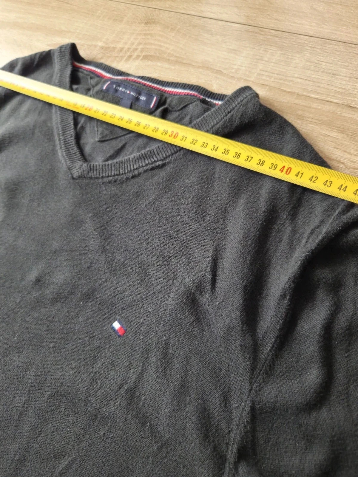 Pull Tommy Hilfiger Premium Cotton Taille L Col V Noir / Gris Foncé – Tommy Hilfiger – taille L 5