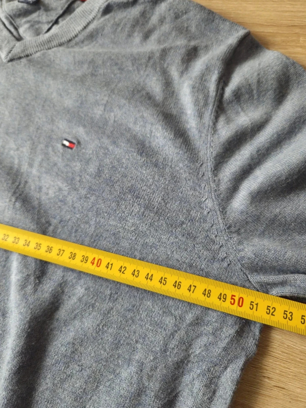 Pull Tommy Hilfiger Gris Chiné Taille M Col V 100% Coton – Tommy Hilfiger – taille M 5