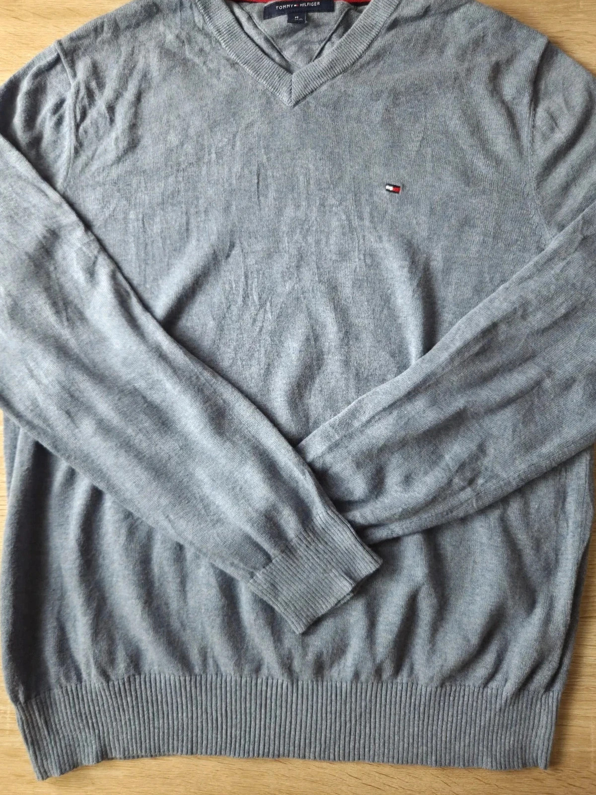 Pull Tommy Hilfiger Gris Chiné Taille M Col V 100% Coton