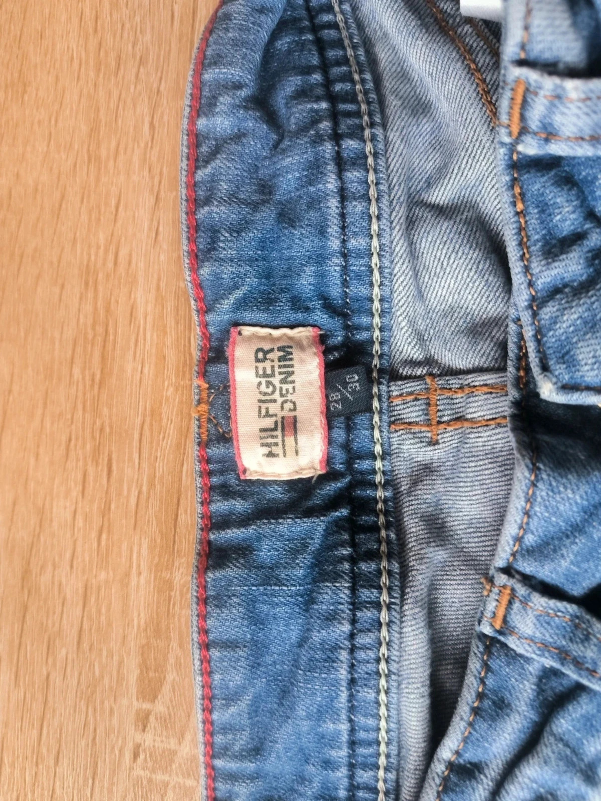 Jean Tommy Hilfiger Denim Femme Bleu Délavé Destroy 32/32 – Tommy Hilfiger – taille XXS / 32 / 4 3