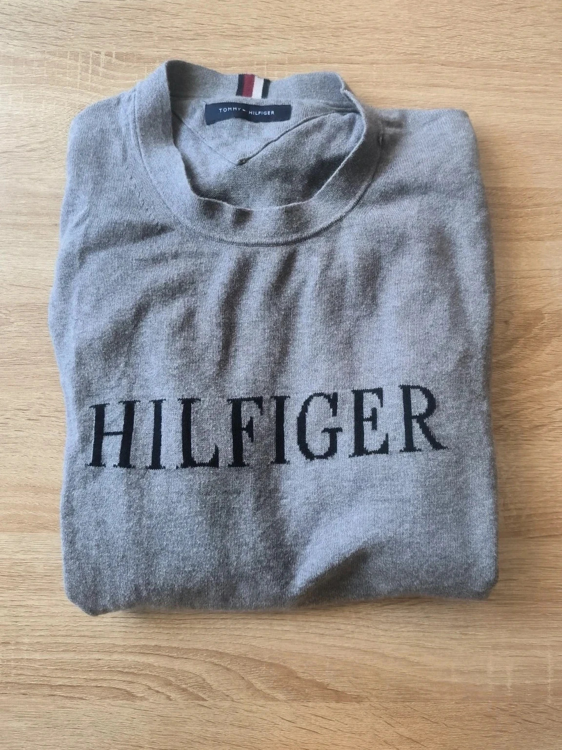 Pull gris col rond Tommy Hilfiger avec logo Hilfiger M – Tommy Hilfiger – taille M 2