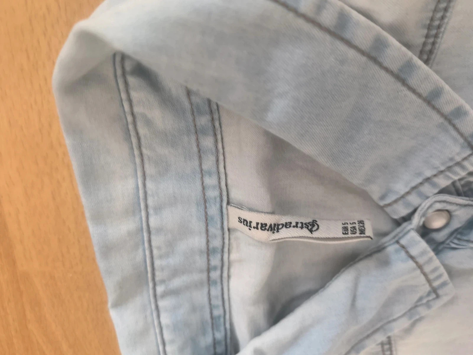Chemise en jean clair Stradivarius – Coupe cintrée – Taille S – Stradivarius – taille S / 36 / 8 2