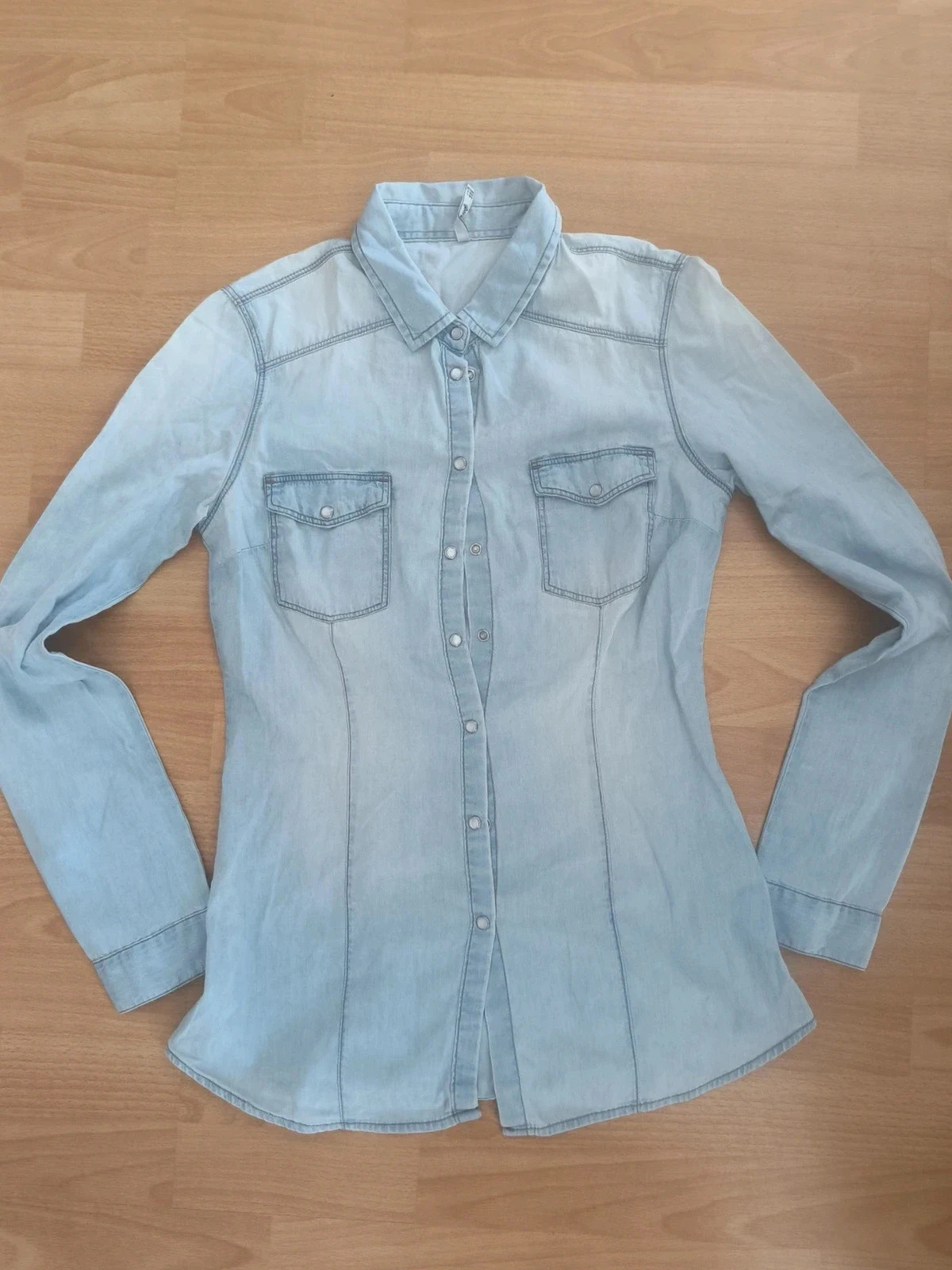 Chemise en jean clair Stradivarius – Coupe cintrée – Taille S
