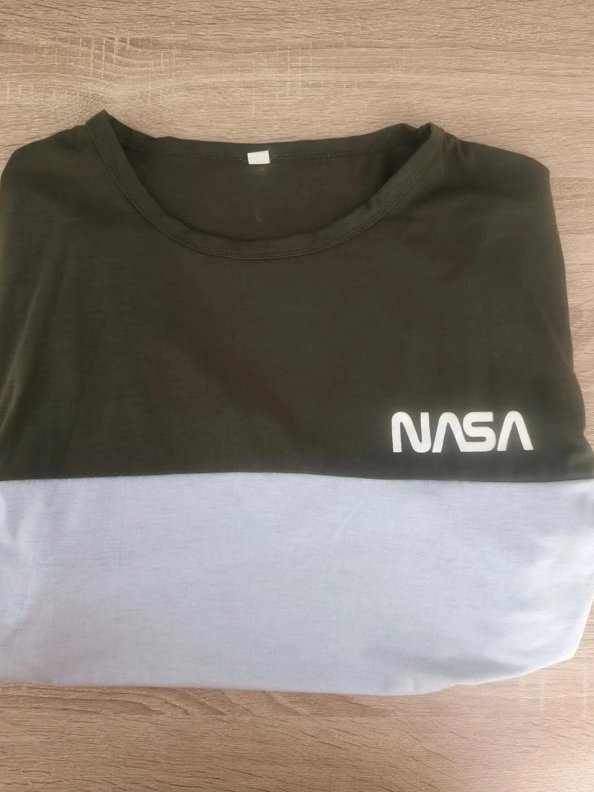 T-shirt NASA bicolore décontracté – Vert Kaki et Gris Clair – Taille L – Très bon état
