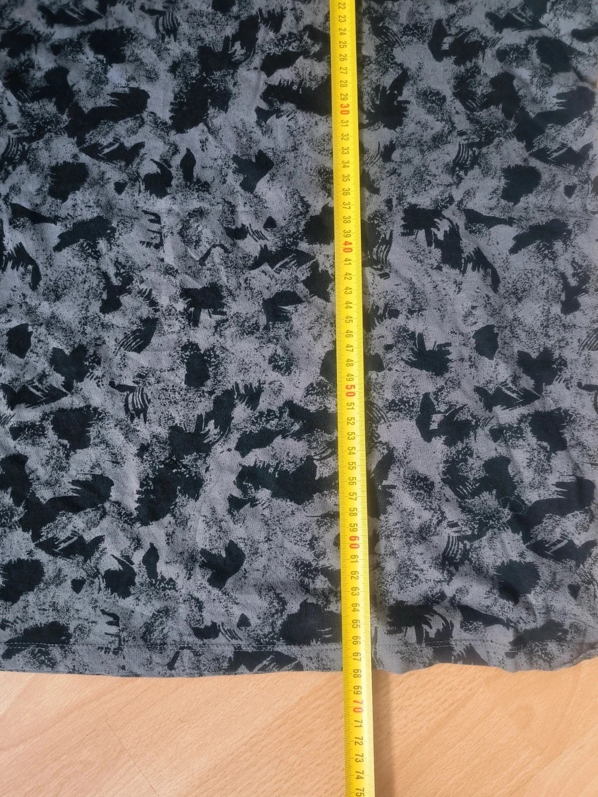 T-shirt Bershka Motif Abstrait Camouflage Gris et Noir – Taille XL – Très bon état – Bershka – taille XL 4