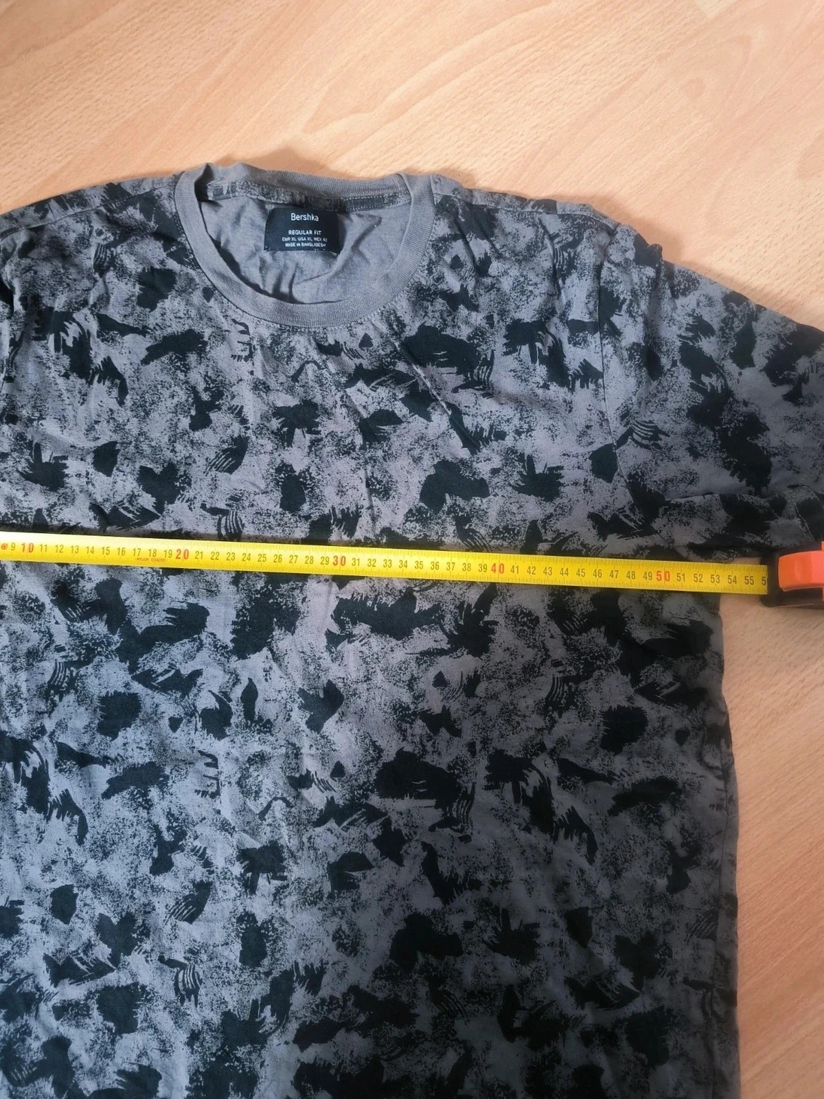T-shirt Bershka Motif Abstrait Camouflage Gris et Noir – Taille XL – Très bon état – Bershka – taille XL 3