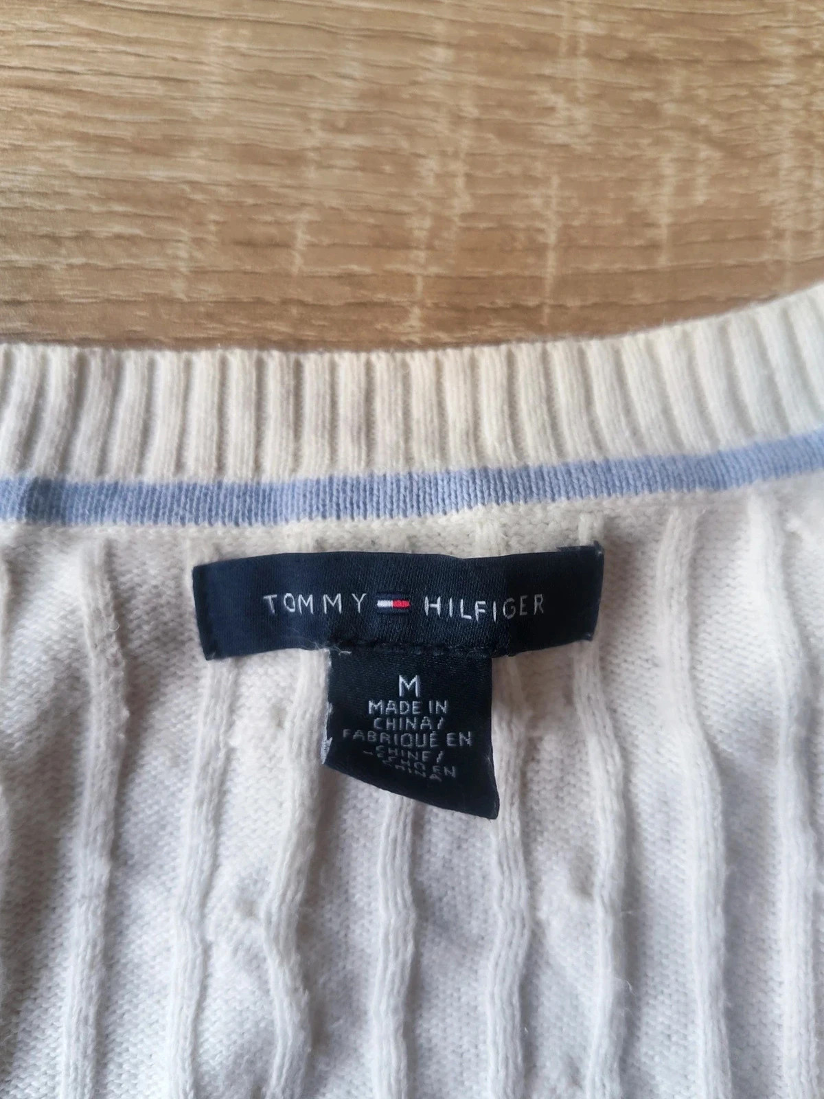 Pull Tommy Hilfiger en maille torsadée blanc crème col en V – Taille M Femme – Tommy Hilfiger – taille M / 38 / 10 4