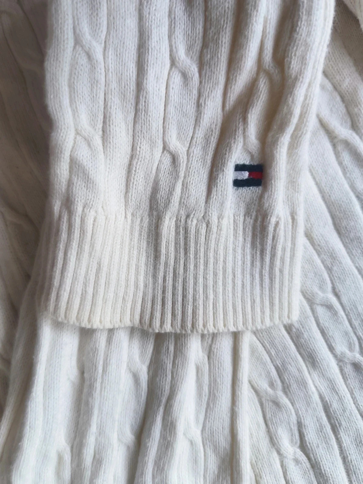 Pull Tommy Hilfiger en maille torsadée blanc crème col en V – Taille M Femme – Tommy Hilfiger – taille M / 38 / 10 3