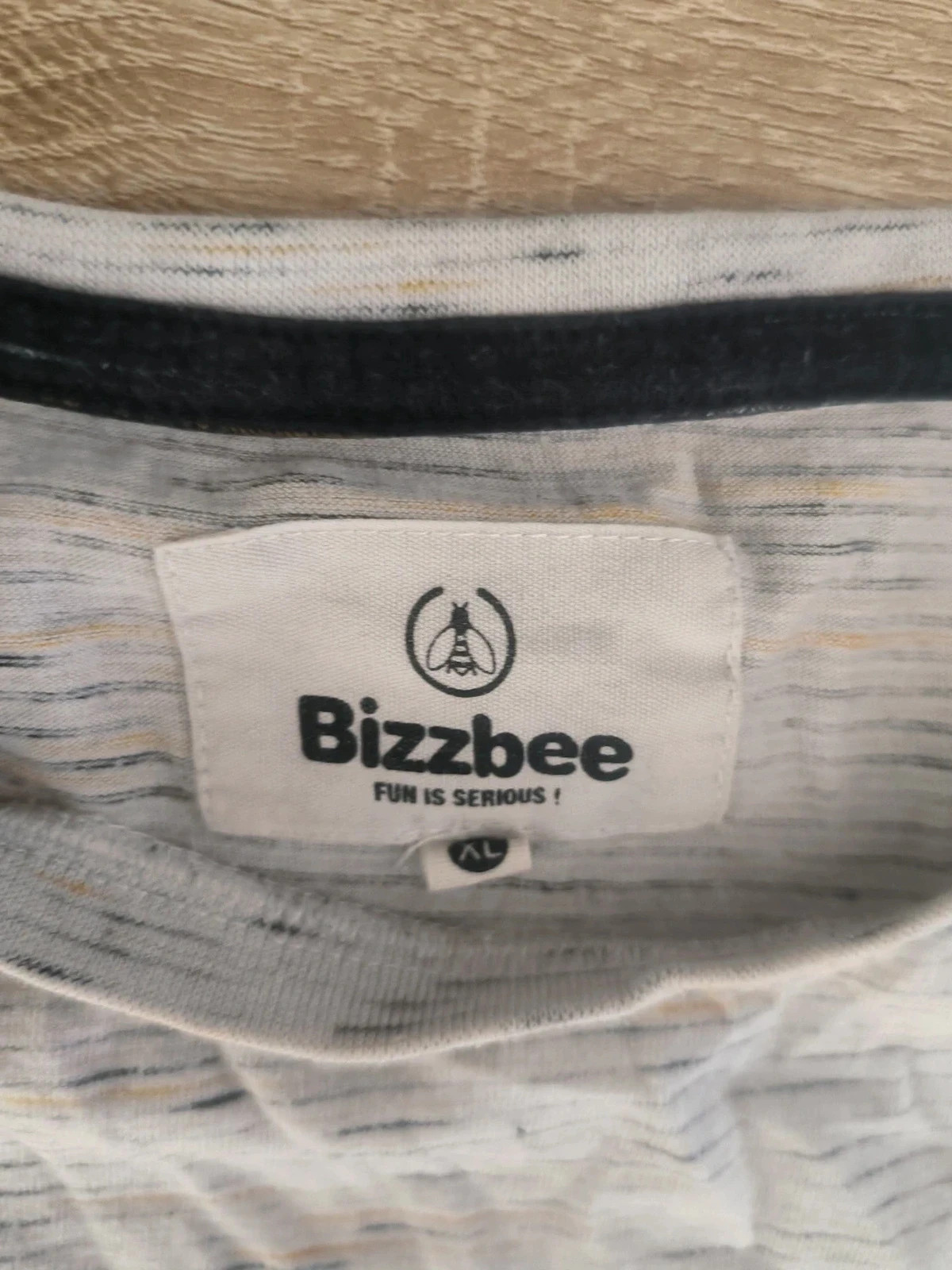 T-shirt blanc texturé Bizzbee – Poche contrastée noire – Taille XL – Bon état – Bizzbee – taille XL 3
