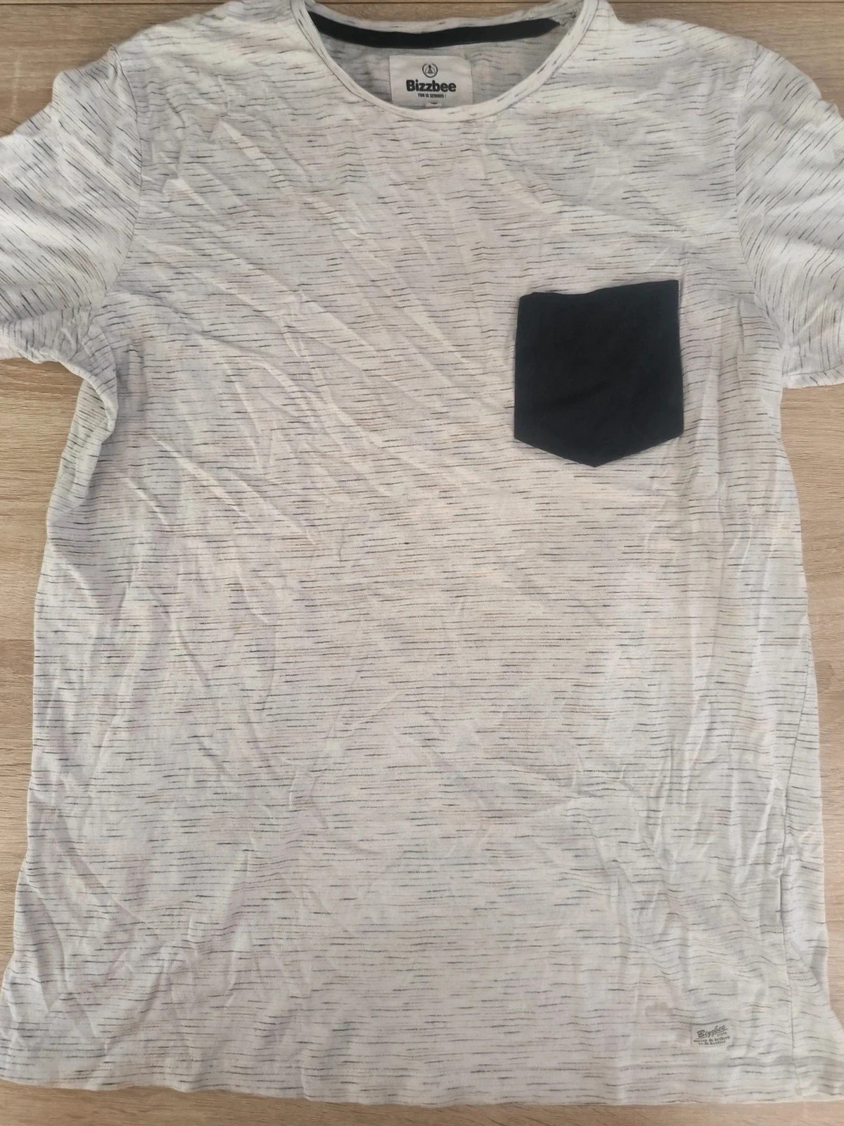T-shirt blanc texturé Bizzbee – Poche contrastée noire – Taille XL – Bon état – Bizzbee – taille XL 2