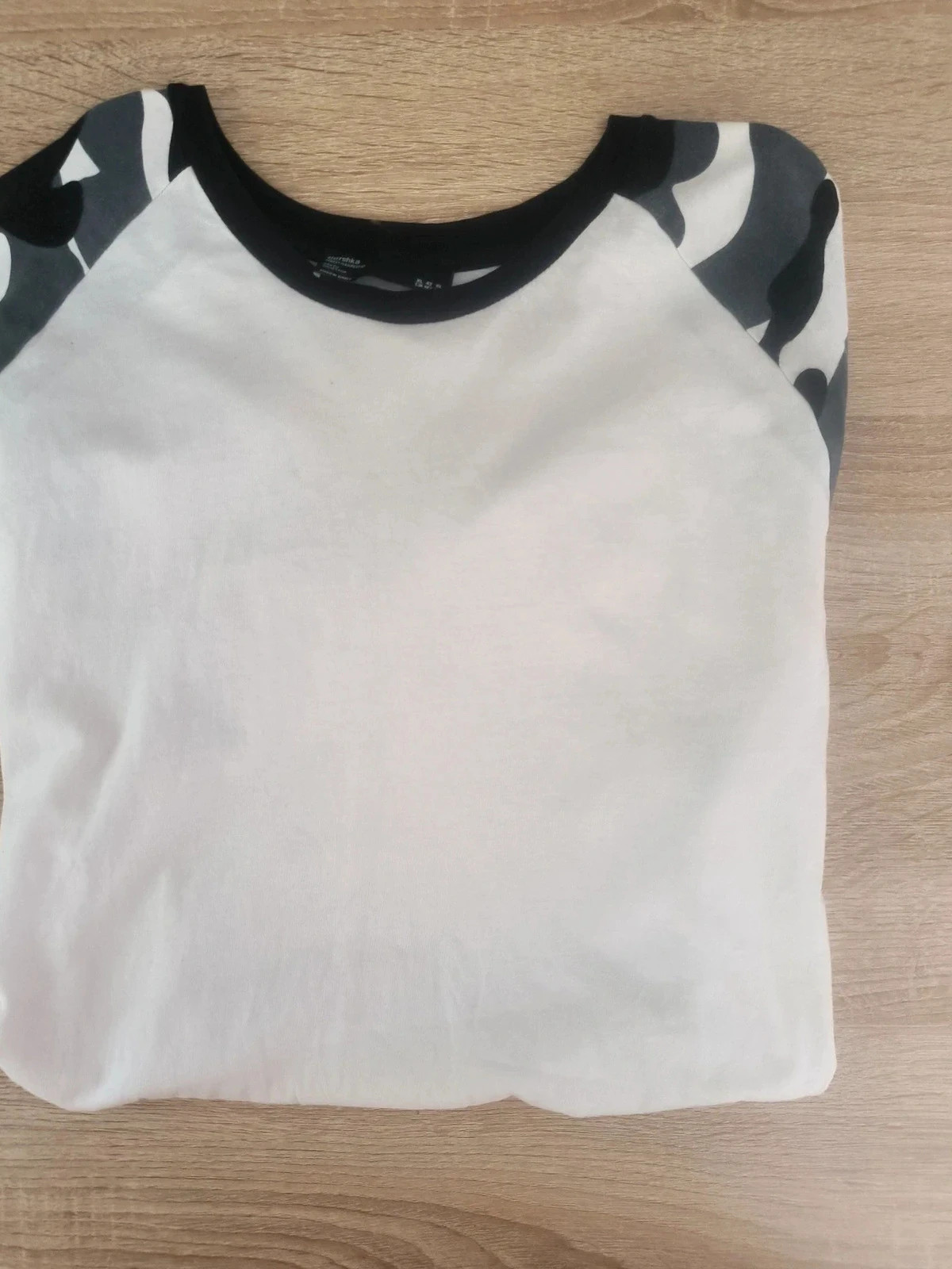 T-shirt blanc Bershka – Manches camouflage noir et gris – Taille XL – Bon état – Bershka – taille XL 3