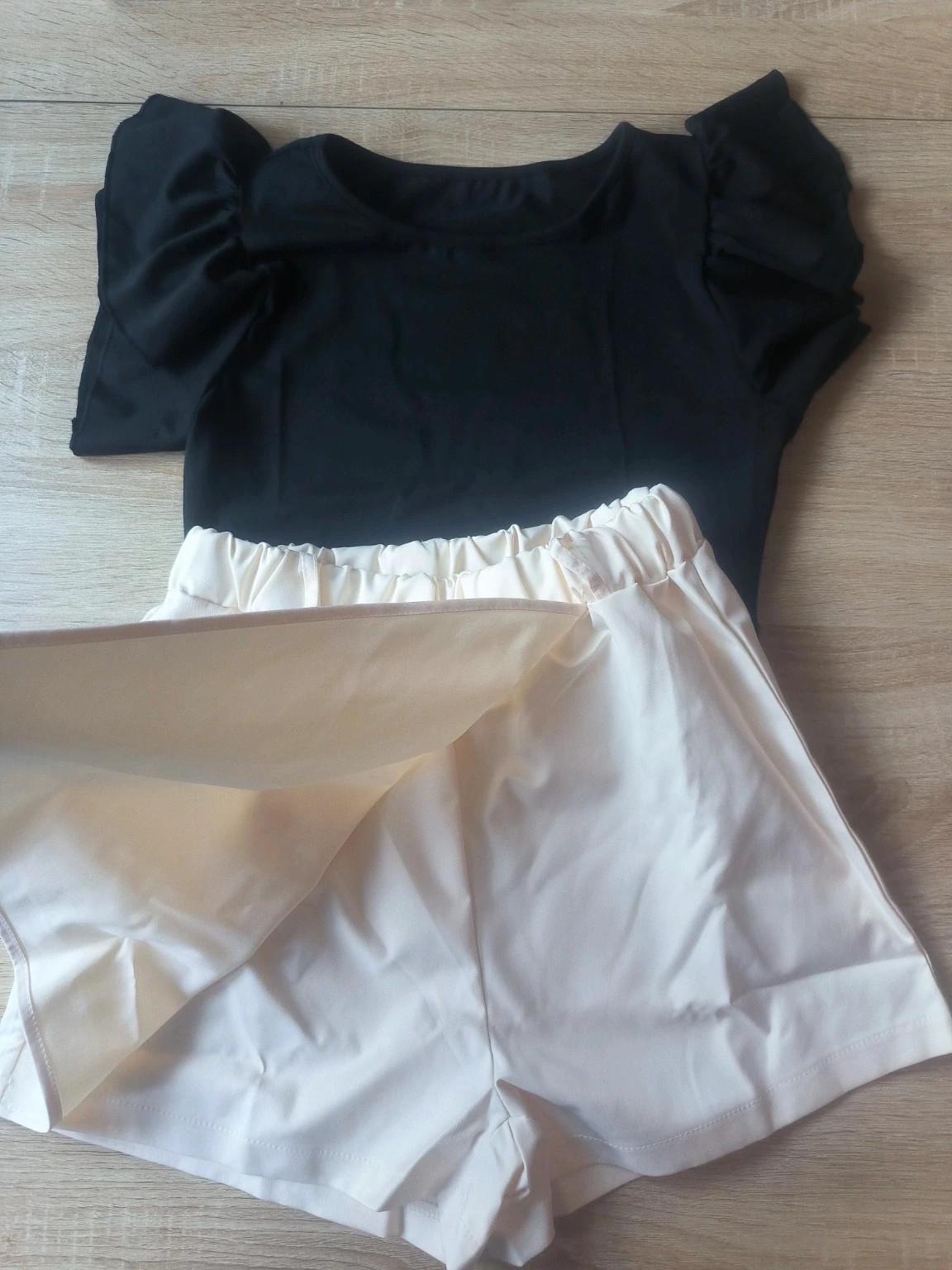 Ensemble 2 pièces femme – Top noir à manches volantées + short/jupe blanc – summerwear – taille M / 38 / 10 3