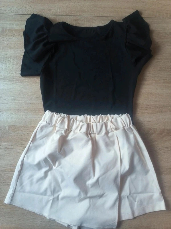 Ensemble 2 pièces femme – Top noir à manches volantées + short/jupe blanc