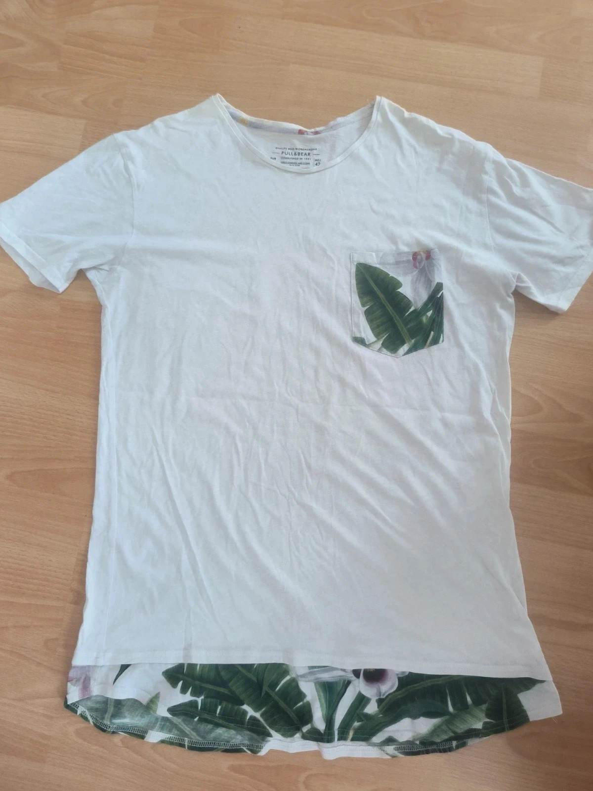 T-shirt blanc Pull&Bear – Détails Tropicaux Poche & Ourlet – Taille XL – Pull & Bear – taille XL 2