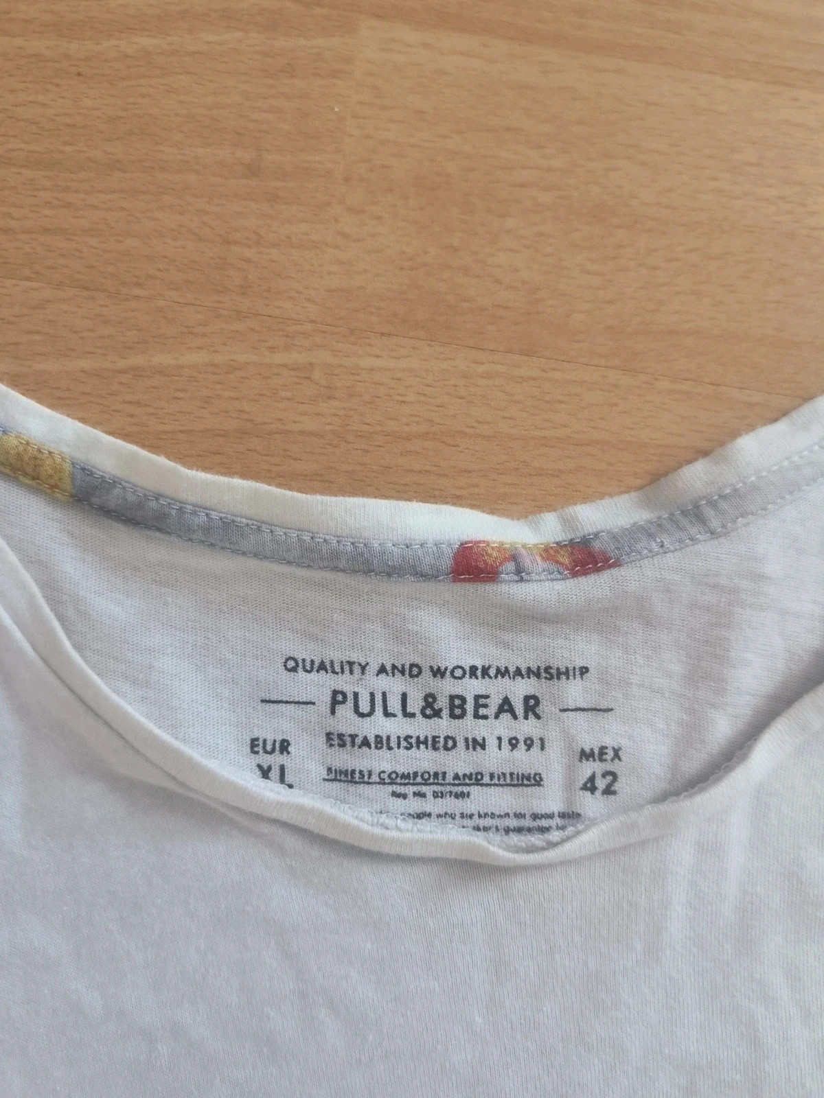 T-shirt blanc Pull&Bear – Détails Tropicaux Poche & Ourlet – Taille XL – Pull & Bear – taille XL 3