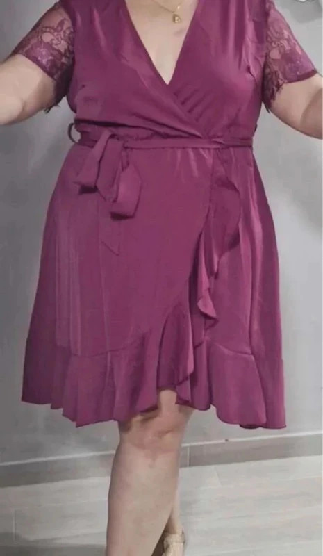 Magnifique robe manches dentelle/ Taille 52 4XL ( les mesures sont dans le descriptif) – Shein Curve – taille 5XL / 50 / 22 2