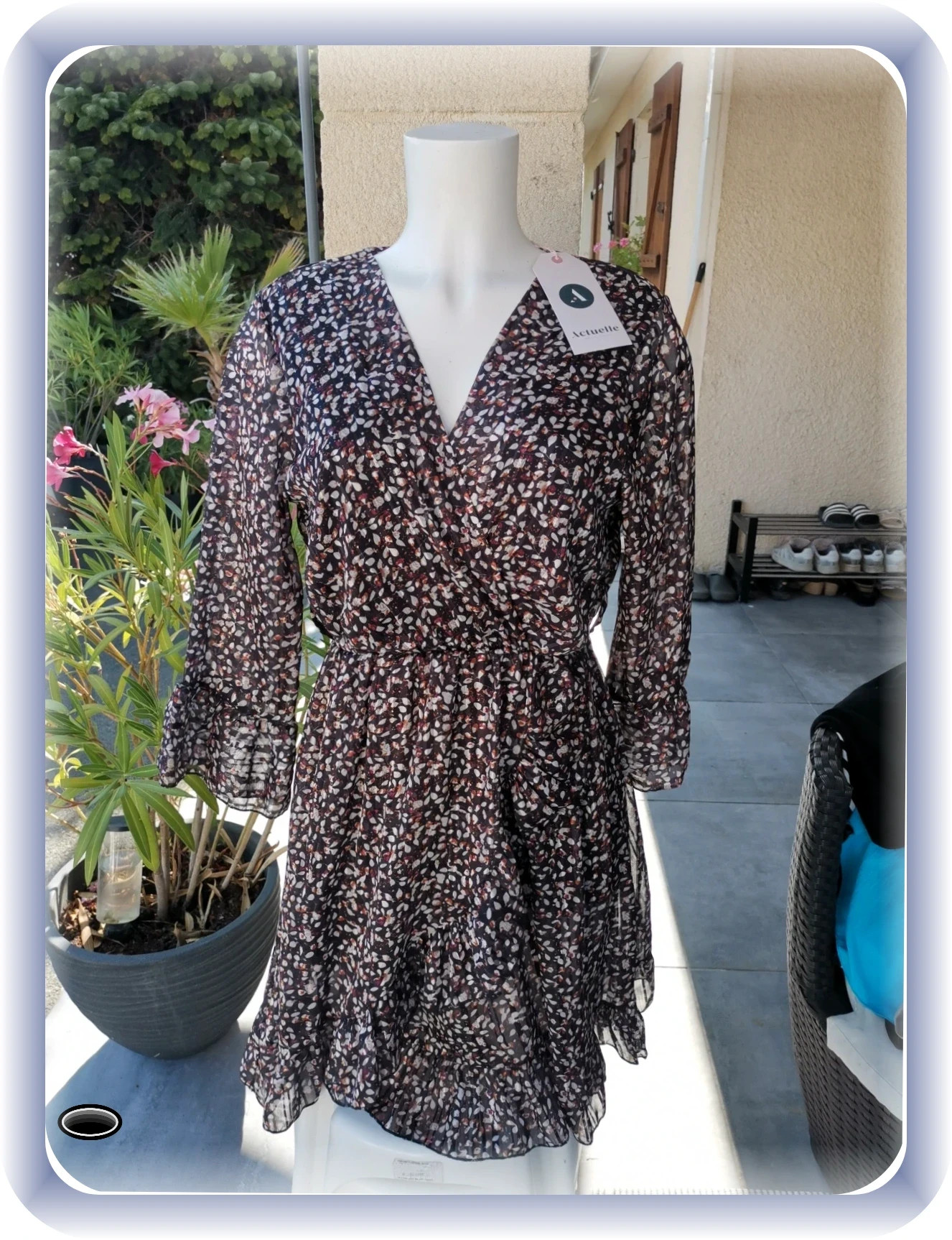 Très belle robe taille 42/44 actuelle neuve