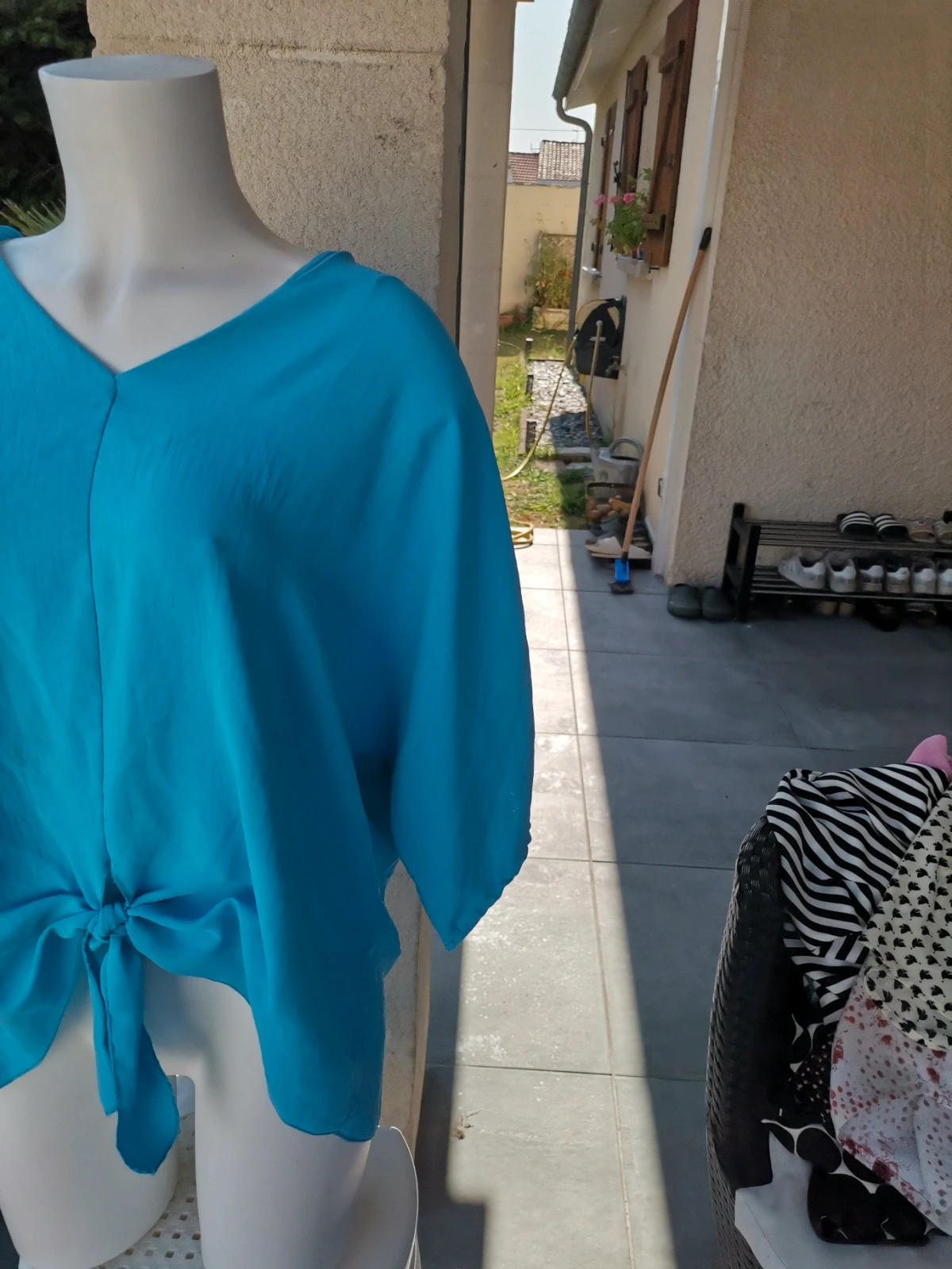 Très jolie haut taille unique bleu ciel – indépendant – taille Taille unique 4