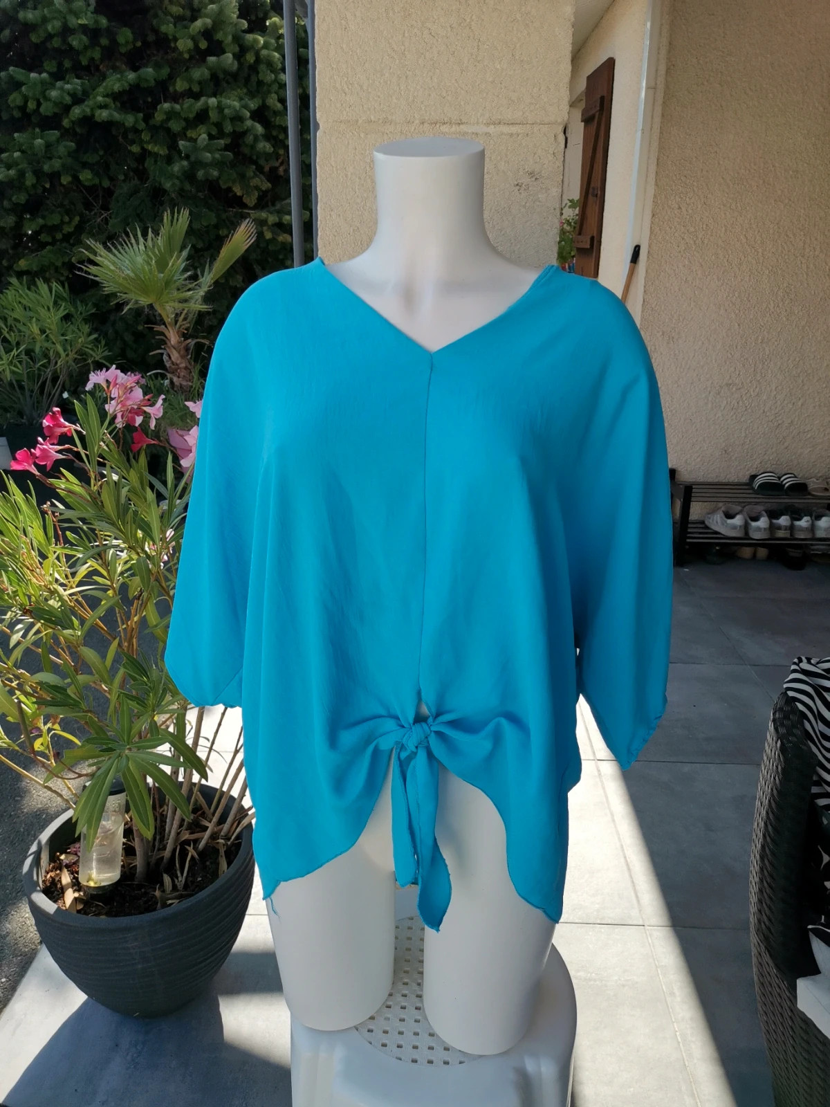 Très jolie haut taille unique bleu ciel – indépendant – taille Taille unique 2